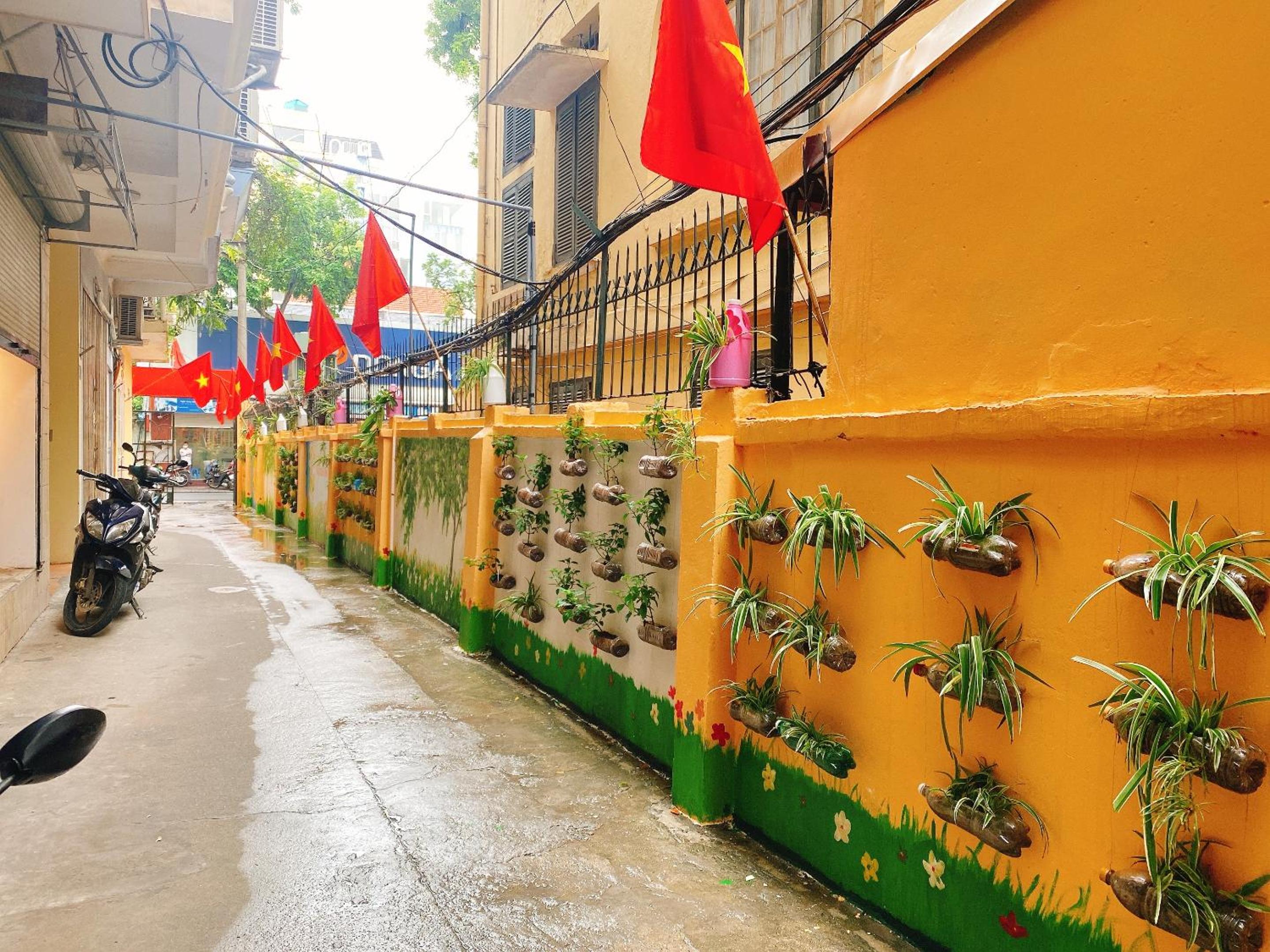 Heart of Hoan Kiem Studio affordable cozy train cafe center hoan kiem for 3pax