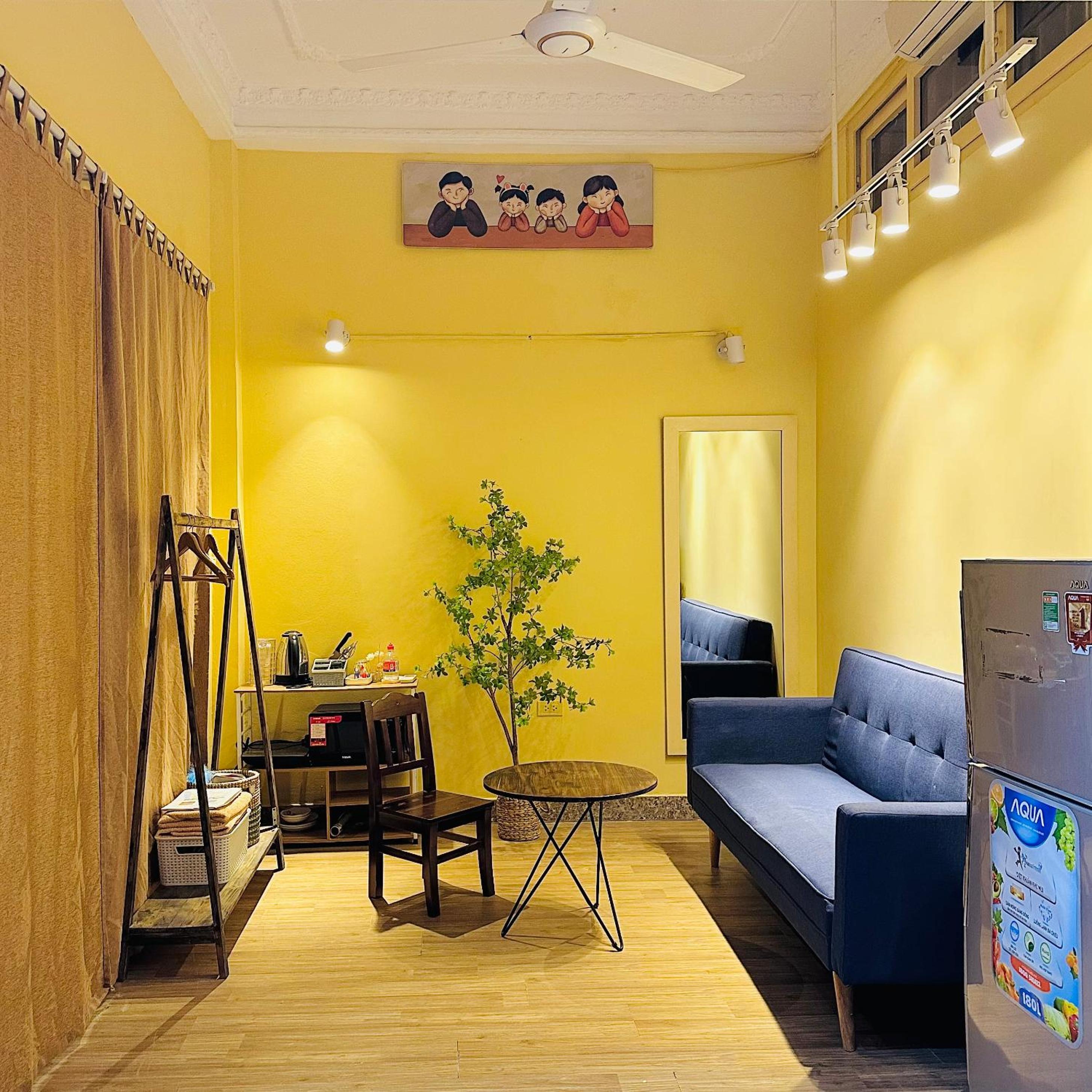 Heart of Hoan Kiem Studio affordable cozy train cafe center hoan kiem for 3pax
