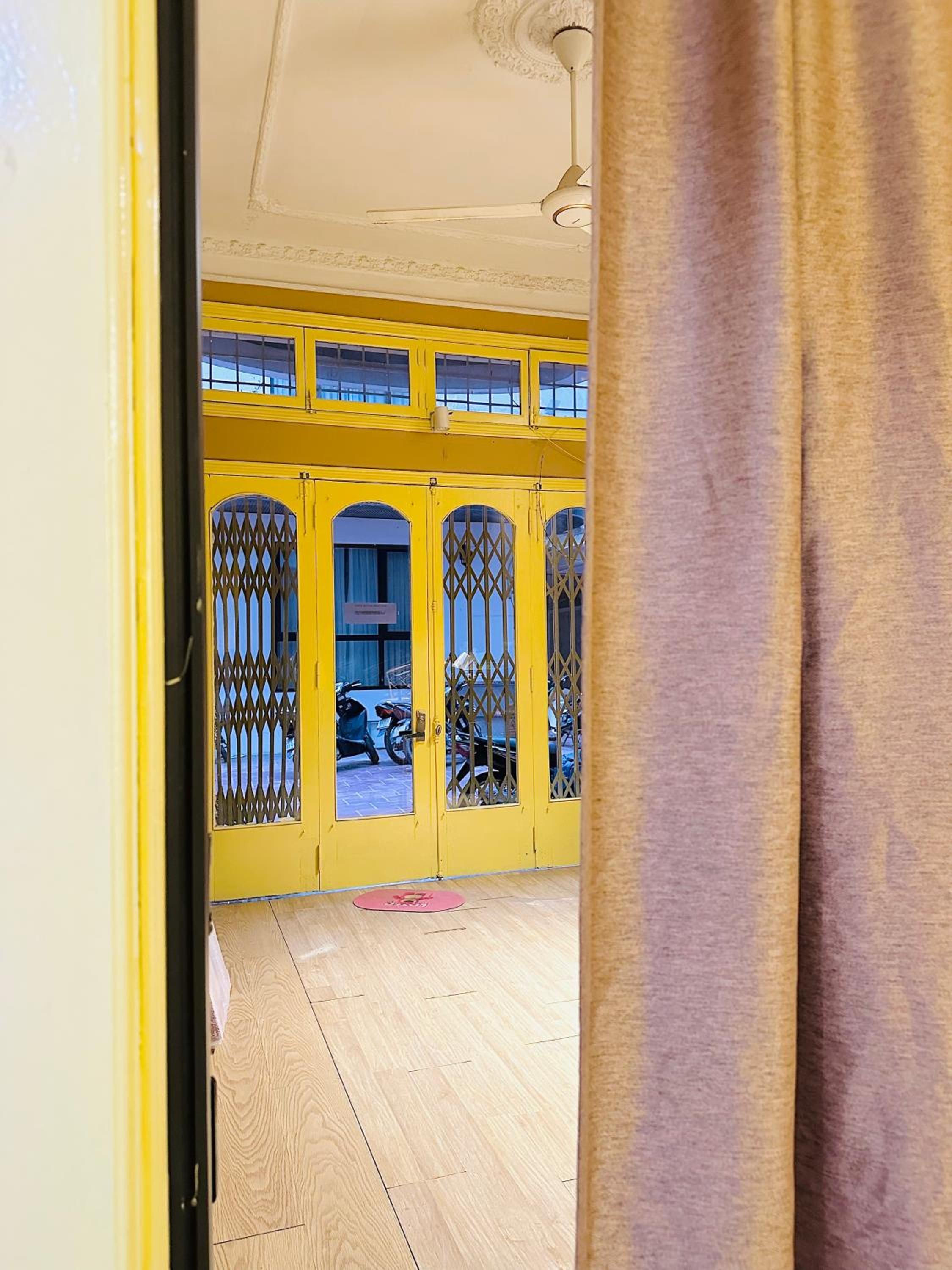 Heart of Hoan Kiem Studio affordable cozy train cafe center hoan kiem for 3pax