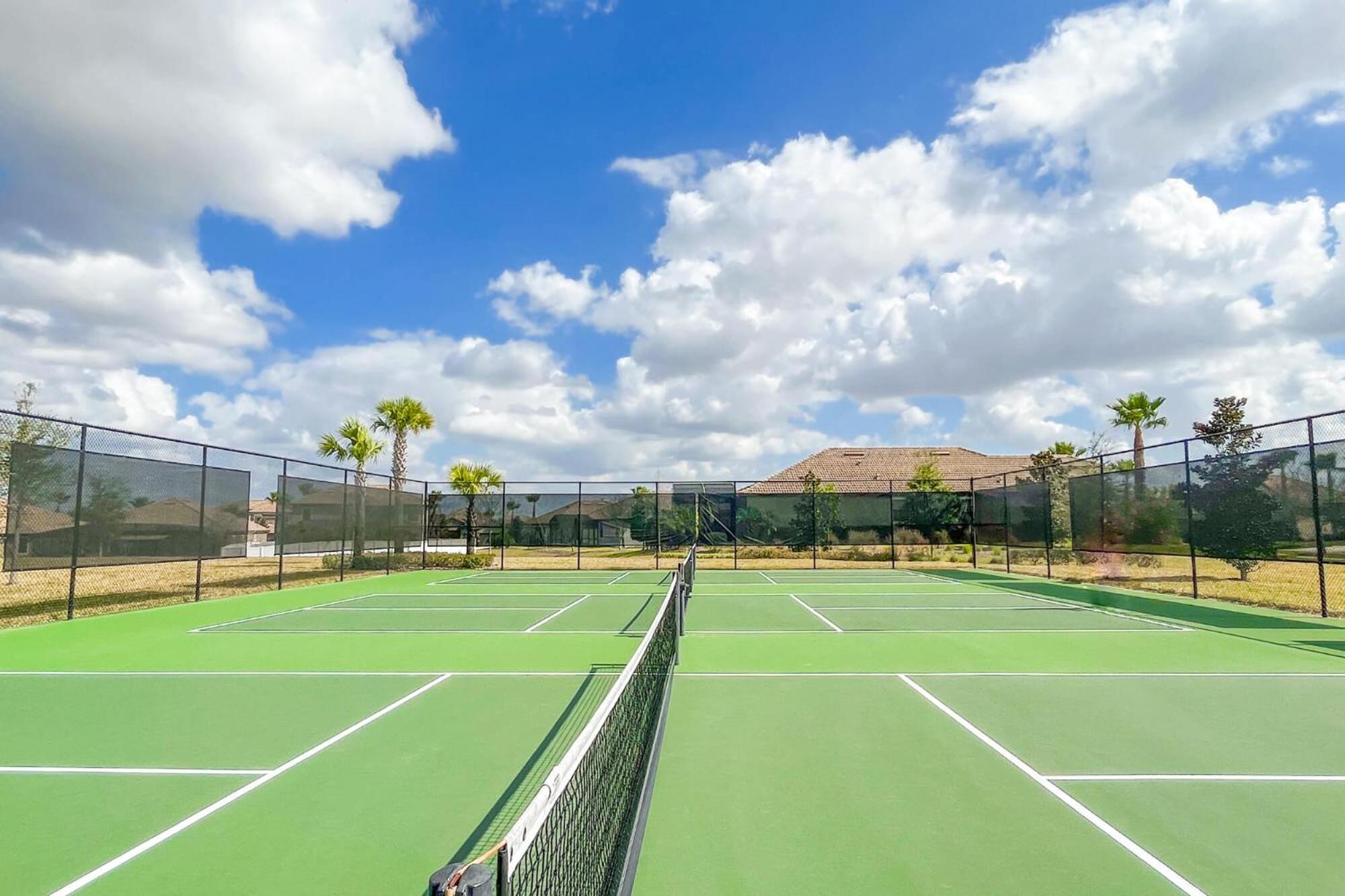 Resort Luxury Spacious Pool Home Game Room & Electronic Recliners