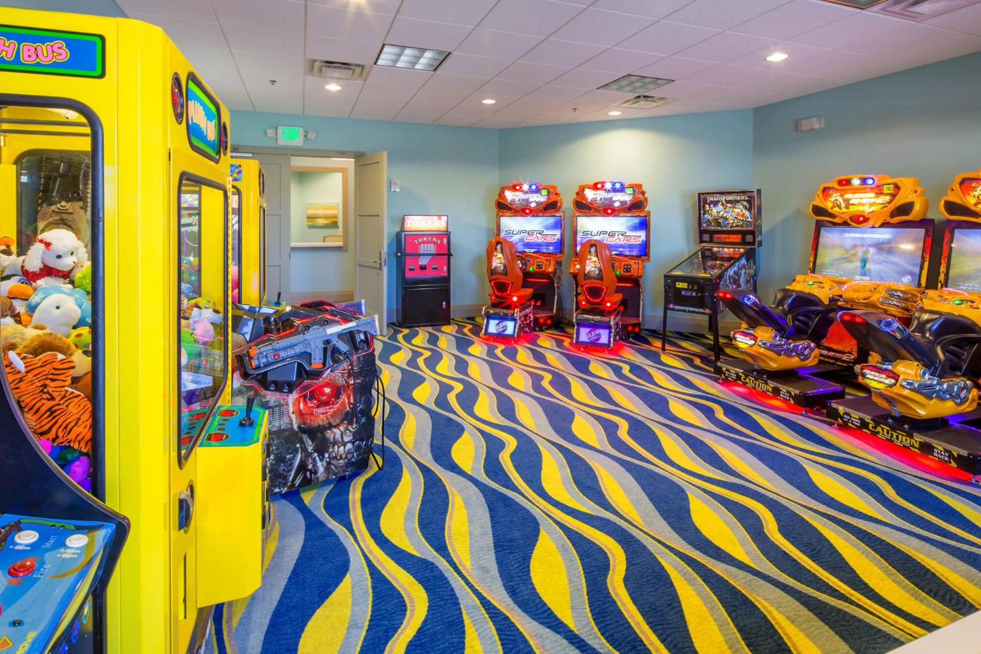 Resort Luxury Spacious Pool Home Game Room & Electronic Recliners