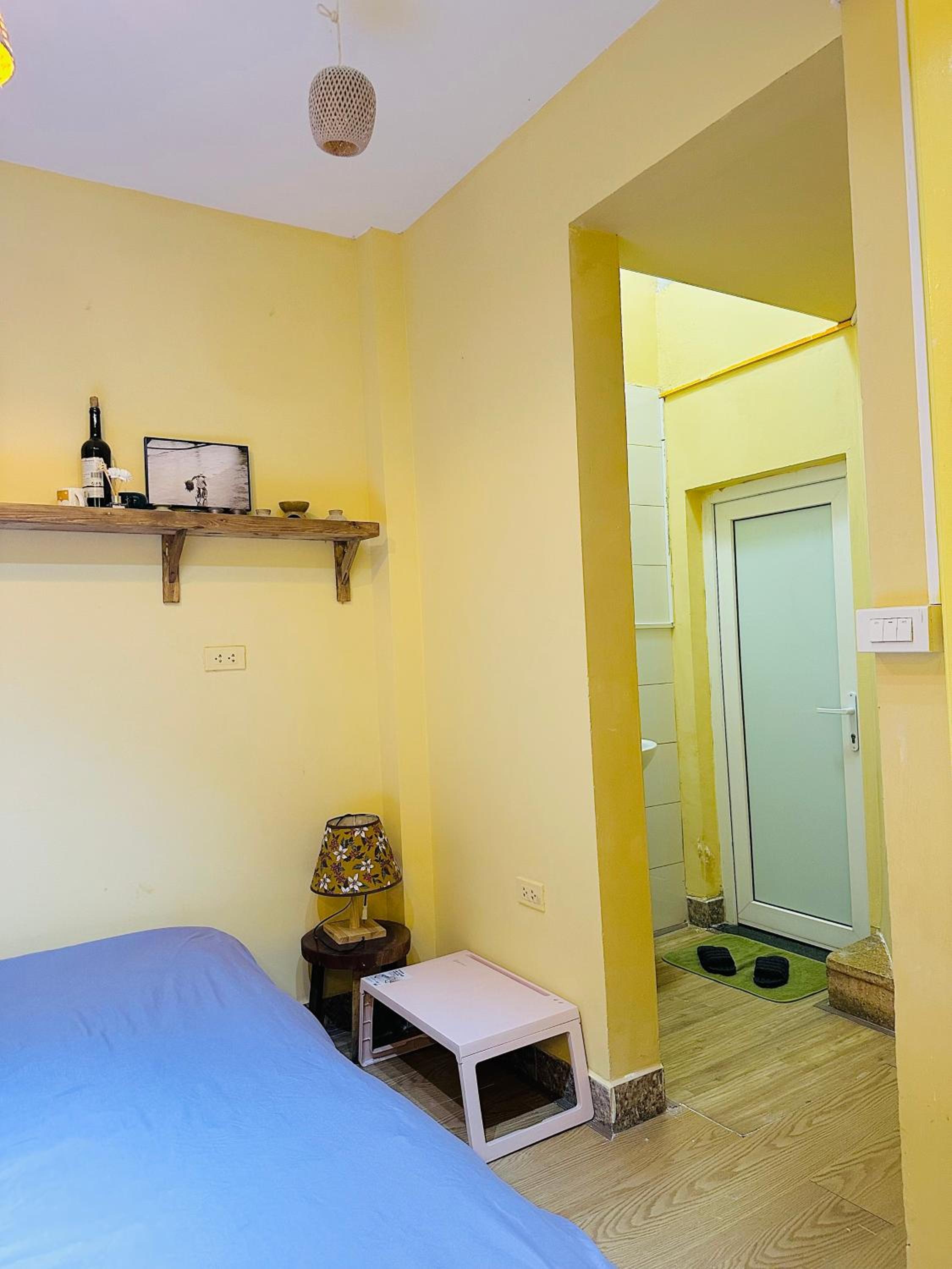 Heart of Hoan Kiem Studio affordable cozy train cafe center hoan kiem for 3pax