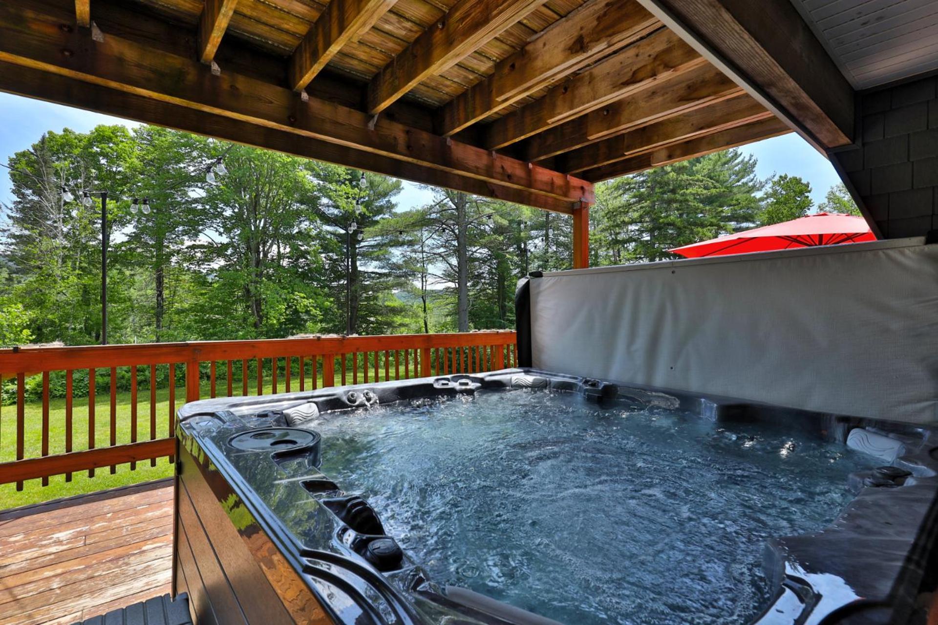 Bigelow Chalet at Killington: 8BR/4.5 BA Pet Friendly Home w/ Hot Tub, Fireplace, Walk to Shuttle view 2