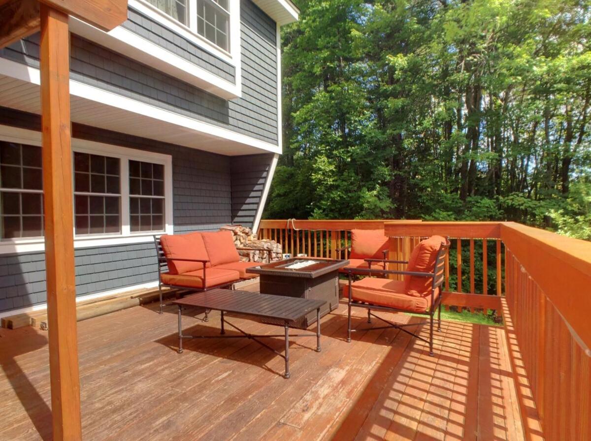 Bigelow Chalet at Killington: 8BR/4.5 BA Pet Friendly Home w/ Hot Tub, Fireplace, Walk to Shuttle view 3