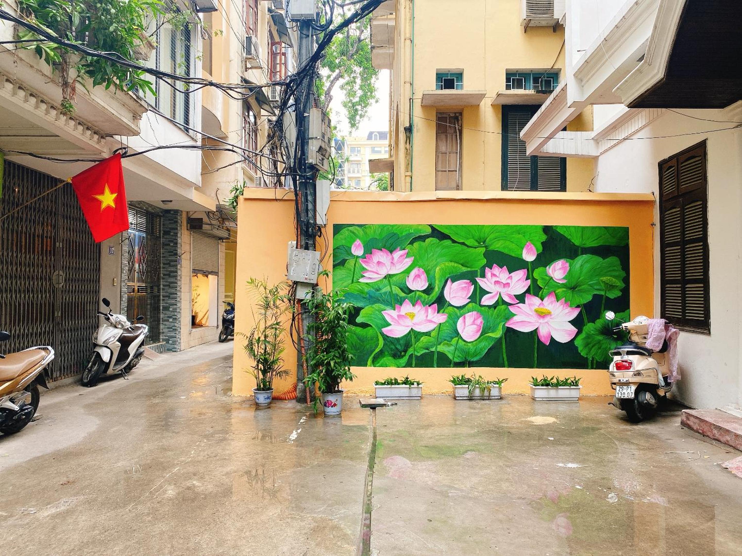 Heart of Hoan Kiem Studio affordable cozy train cafe center hoan kiem for 3pax