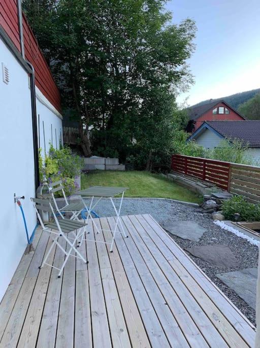 Moderne og fullt utstyrt 3-rom hageleilighet sentrum nær view 4
