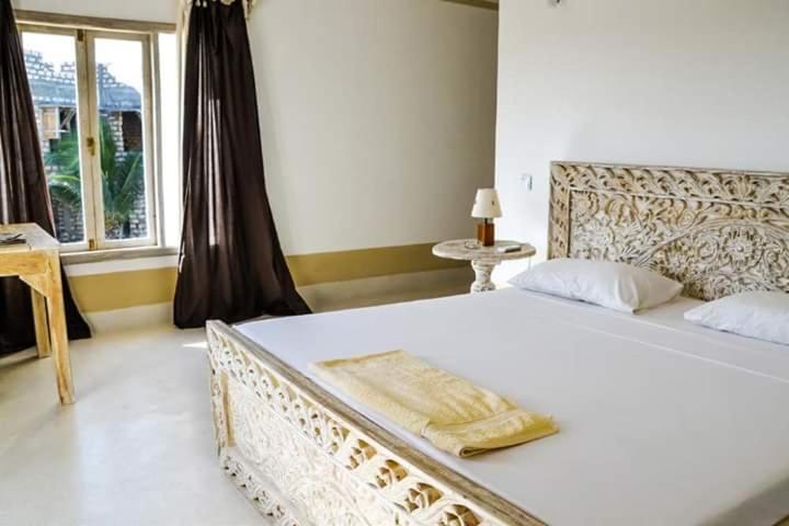 White Luxury House view 5