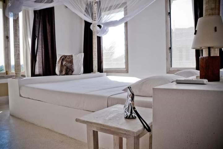 White Luxury House view 4