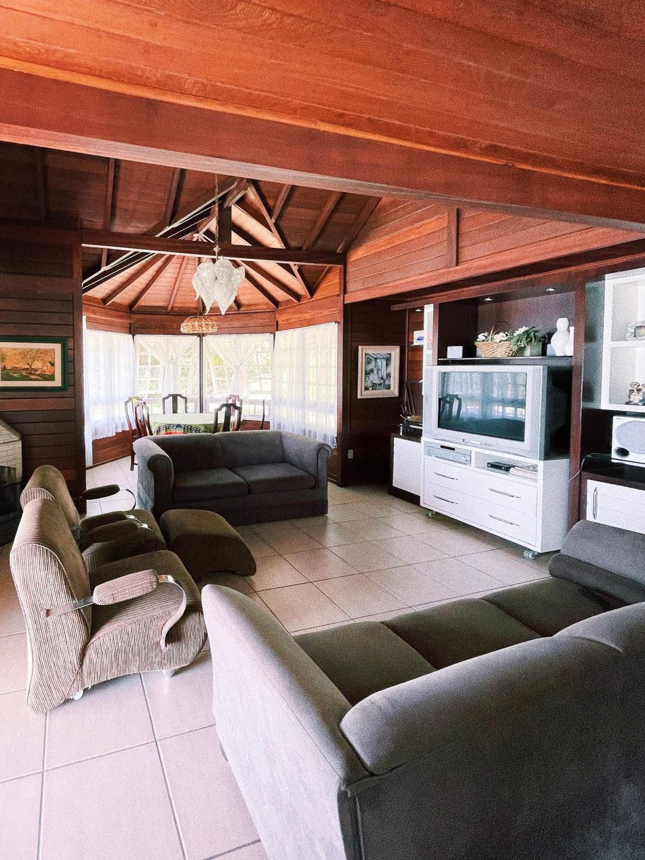 Casa Com Vista Incrível na Lagoa Imaruí - SRR005