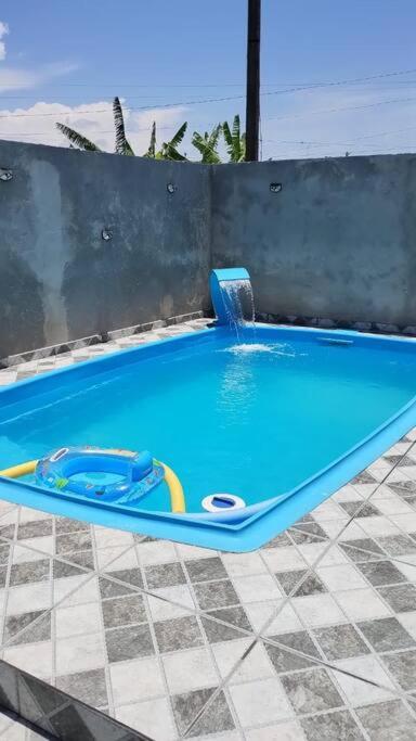 Casa com piscina próximo à praia