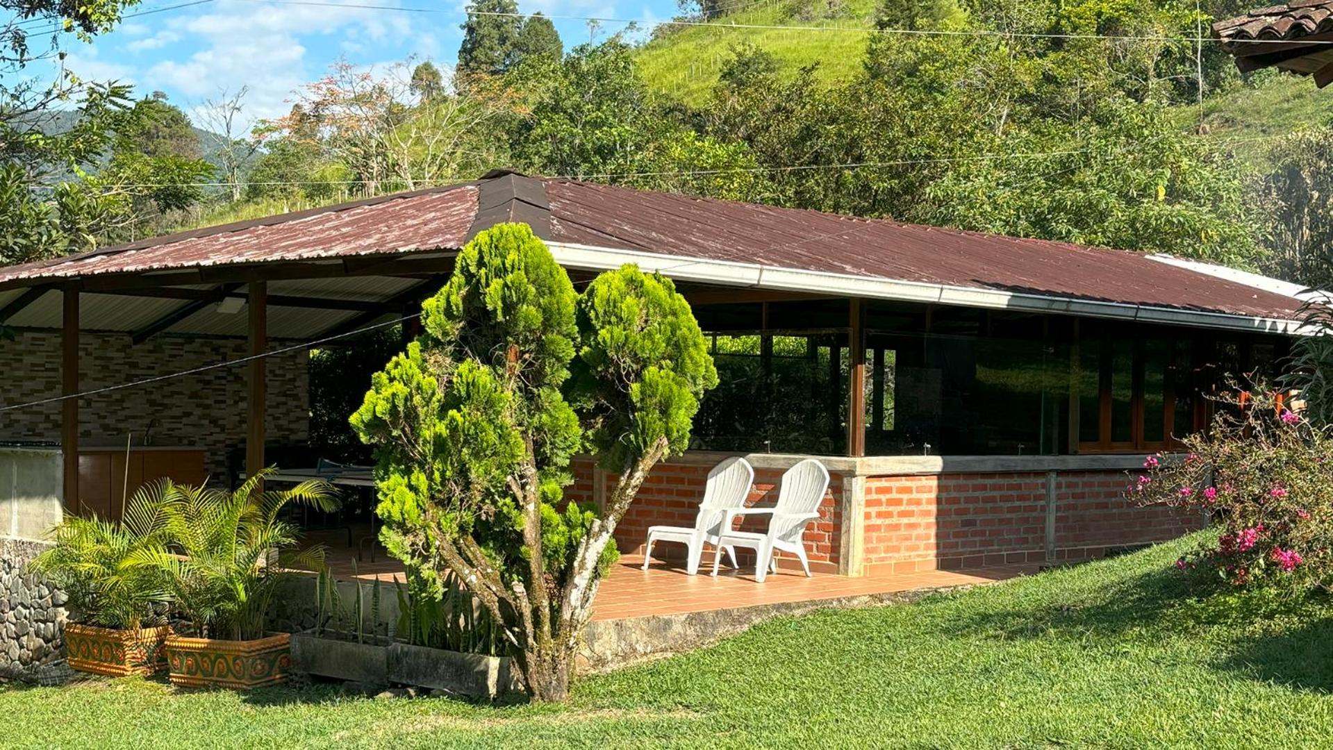 Finca con piscina los Eucaliptos Cali- Pance