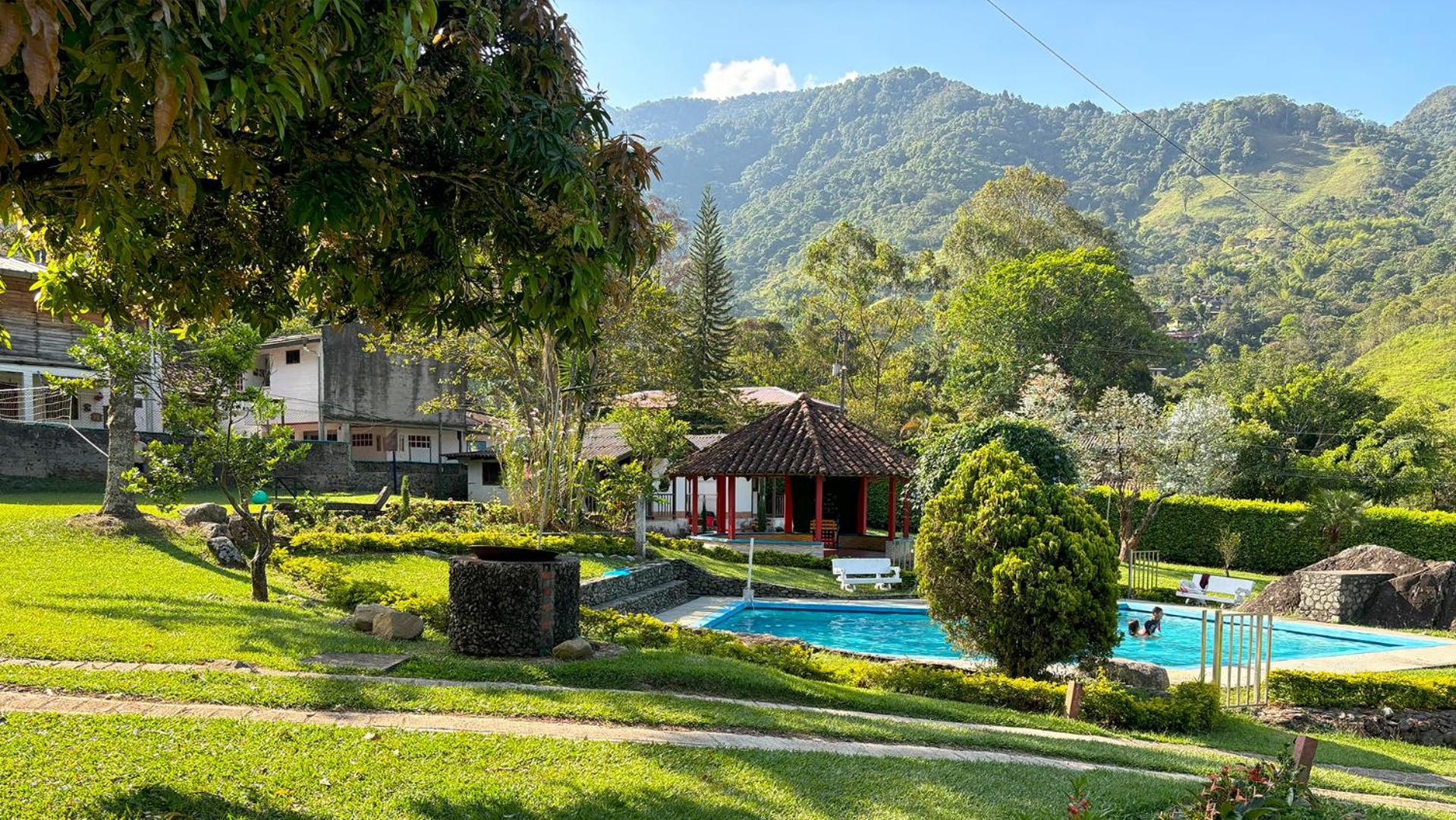 Finca con piscina los Eucaliptos Cali- Pance
