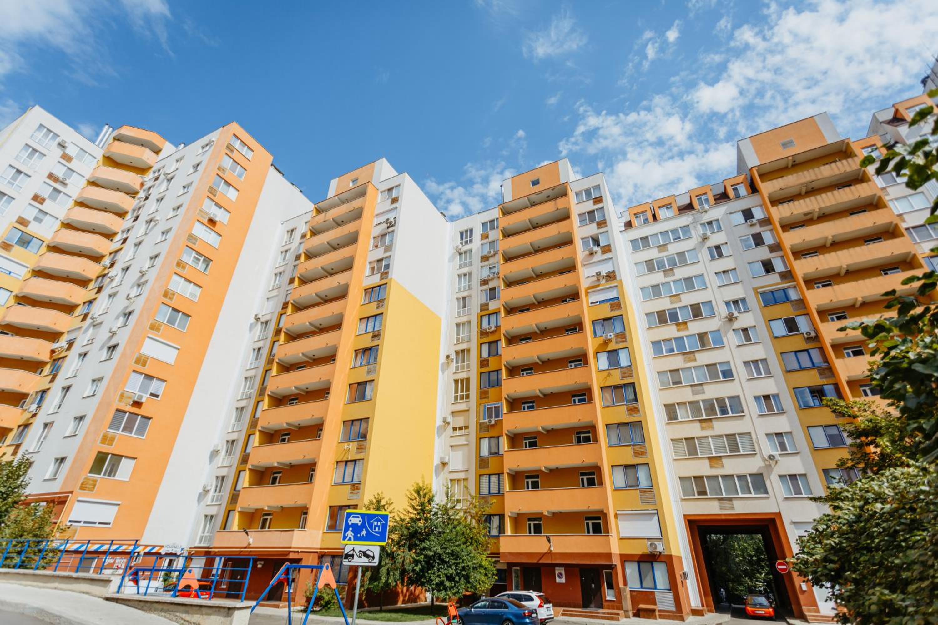 Apartament cu 2 camere și living view 4