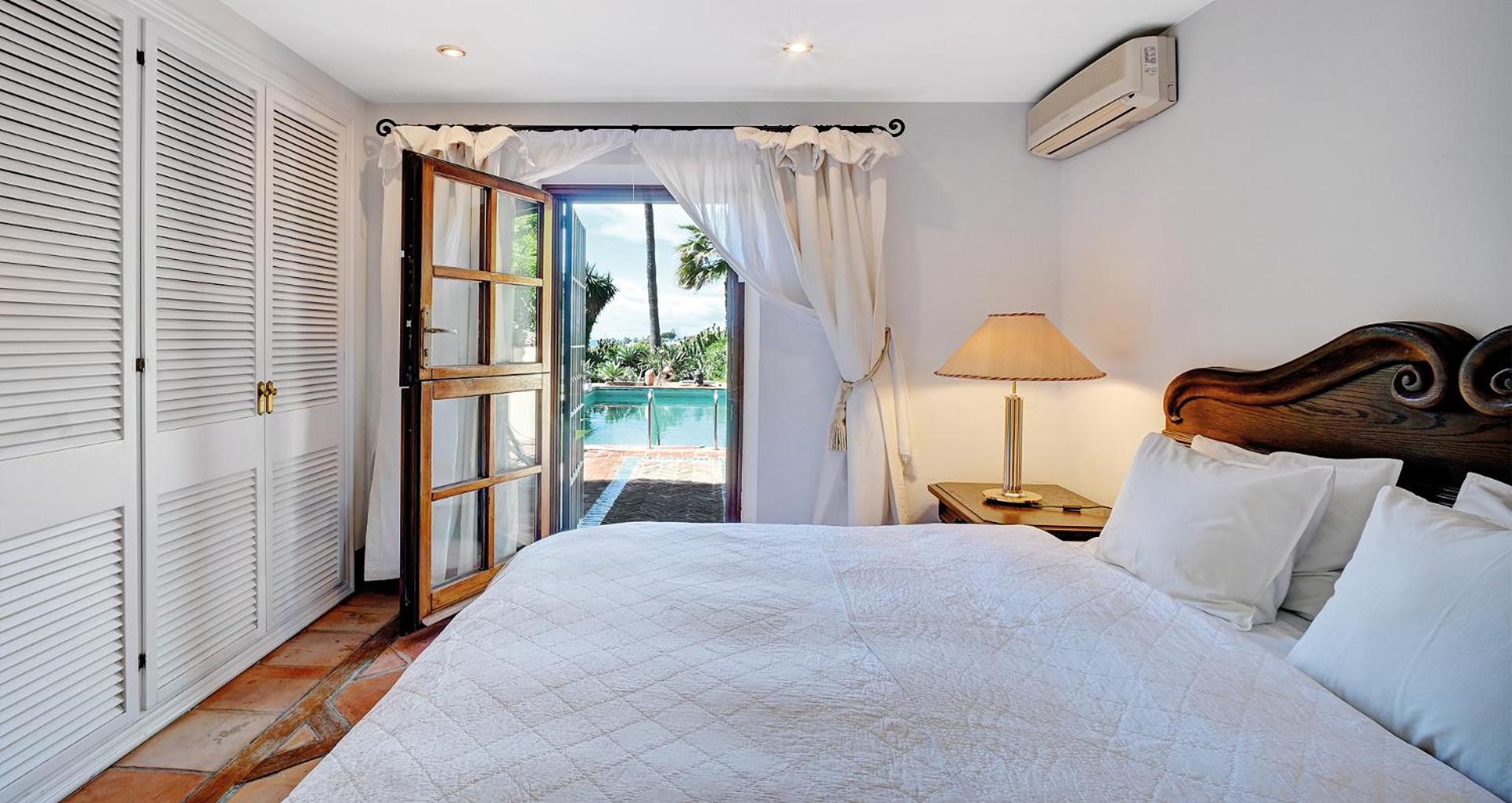 Apartment in elegant villa with pool in Marbella