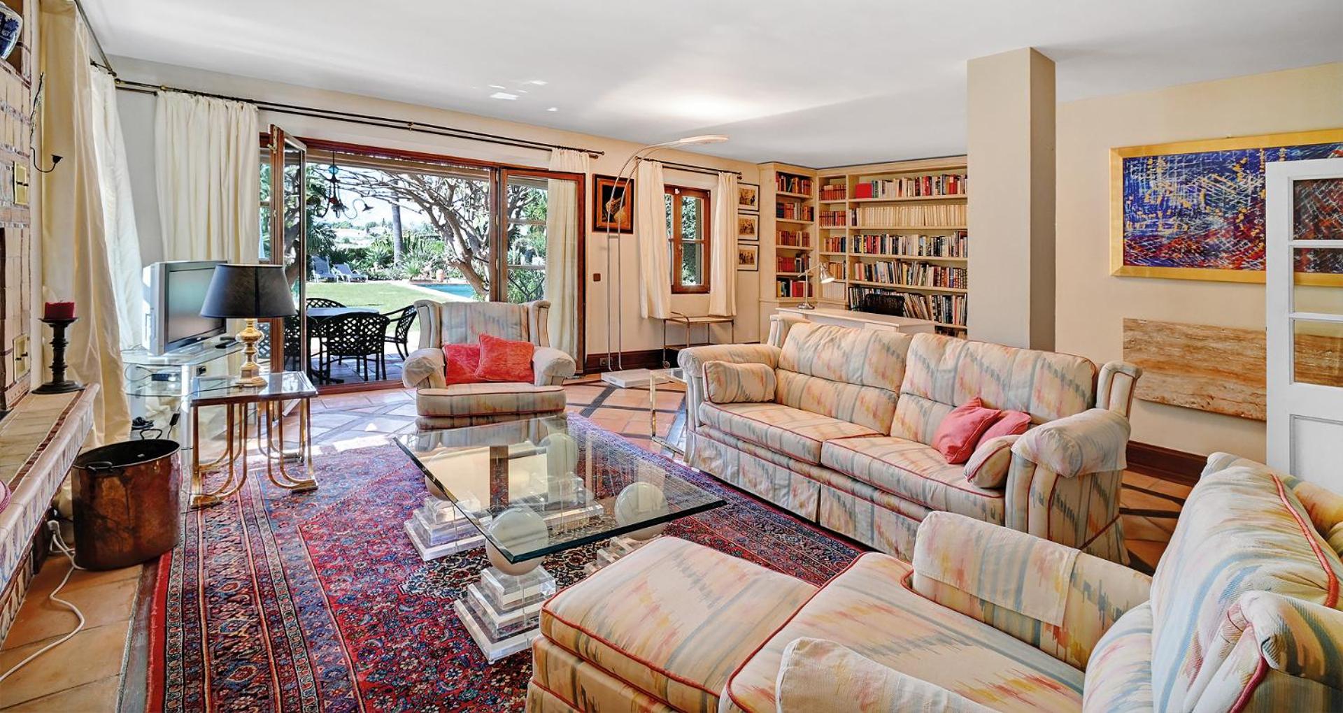 Apartment in elegant villa with pool in Marbella
