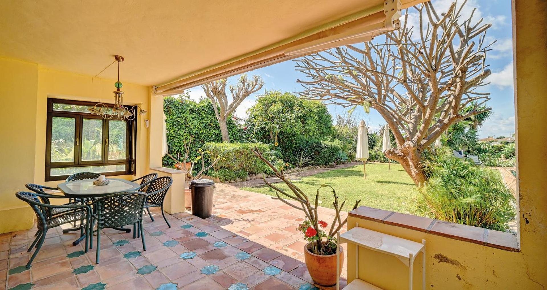 Apartment in elegant villa with pool in Marbella