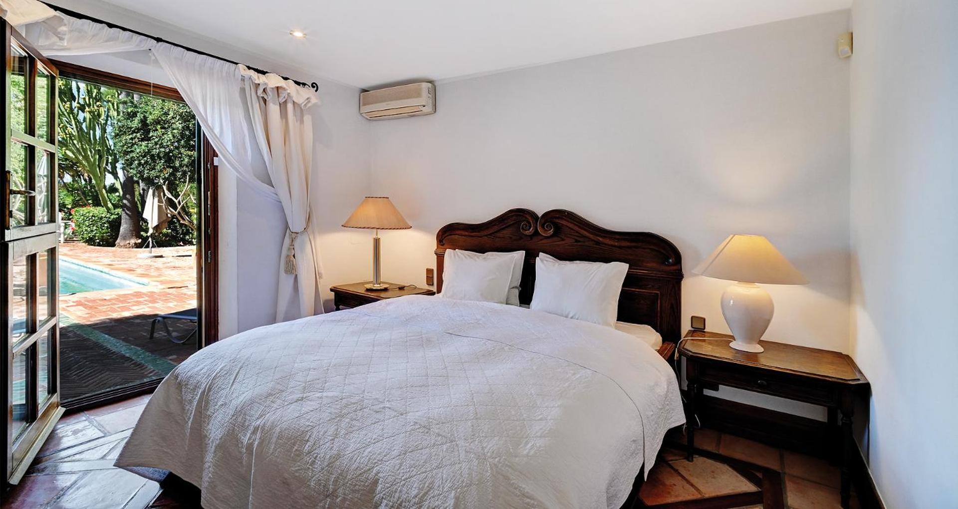 Apartment in elegant villa with pool in Marbella