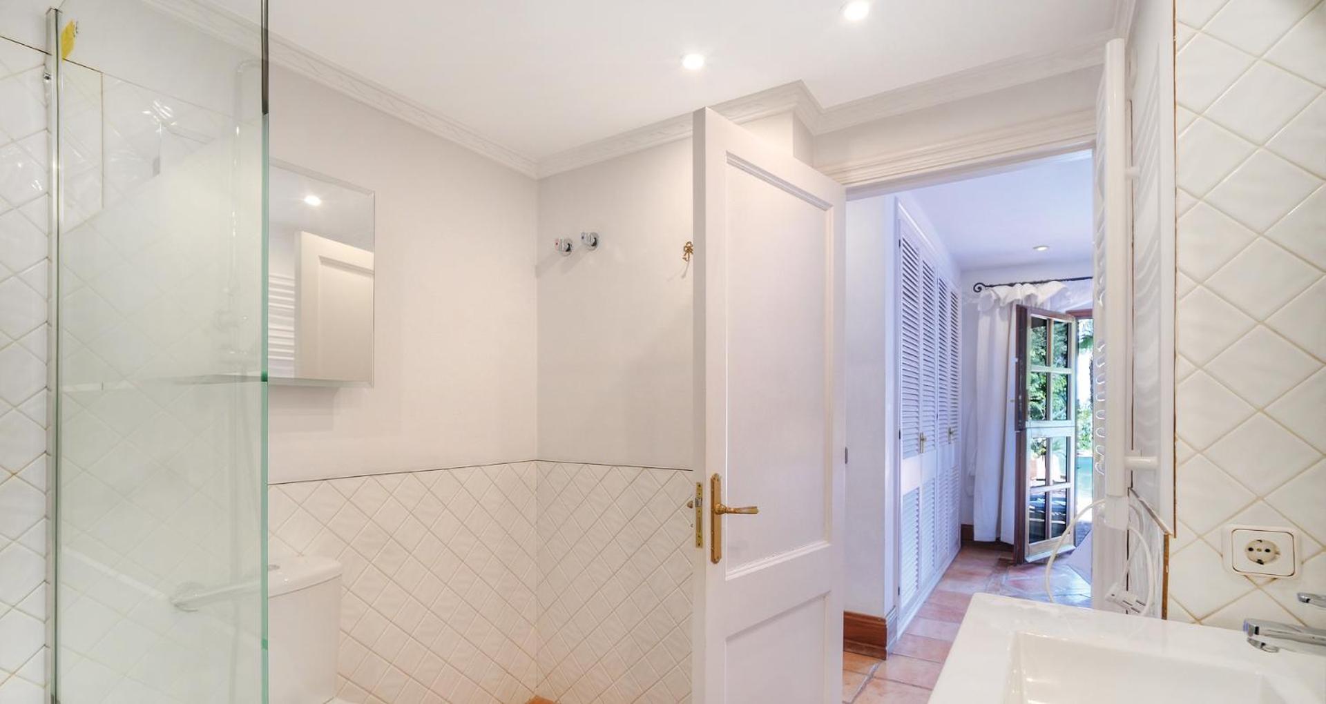 Apartment in elegant villa with pool in Marbella