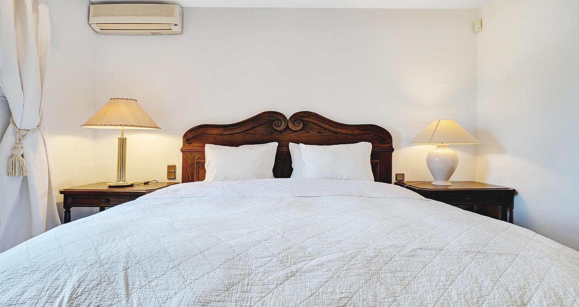 Apartment in elegant villa with pool in Marbella
