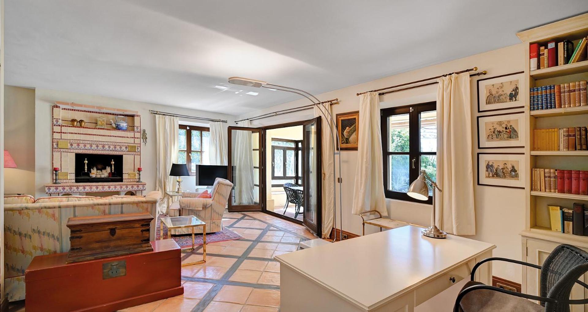 Apartment in elegant villa with pool in Marbella