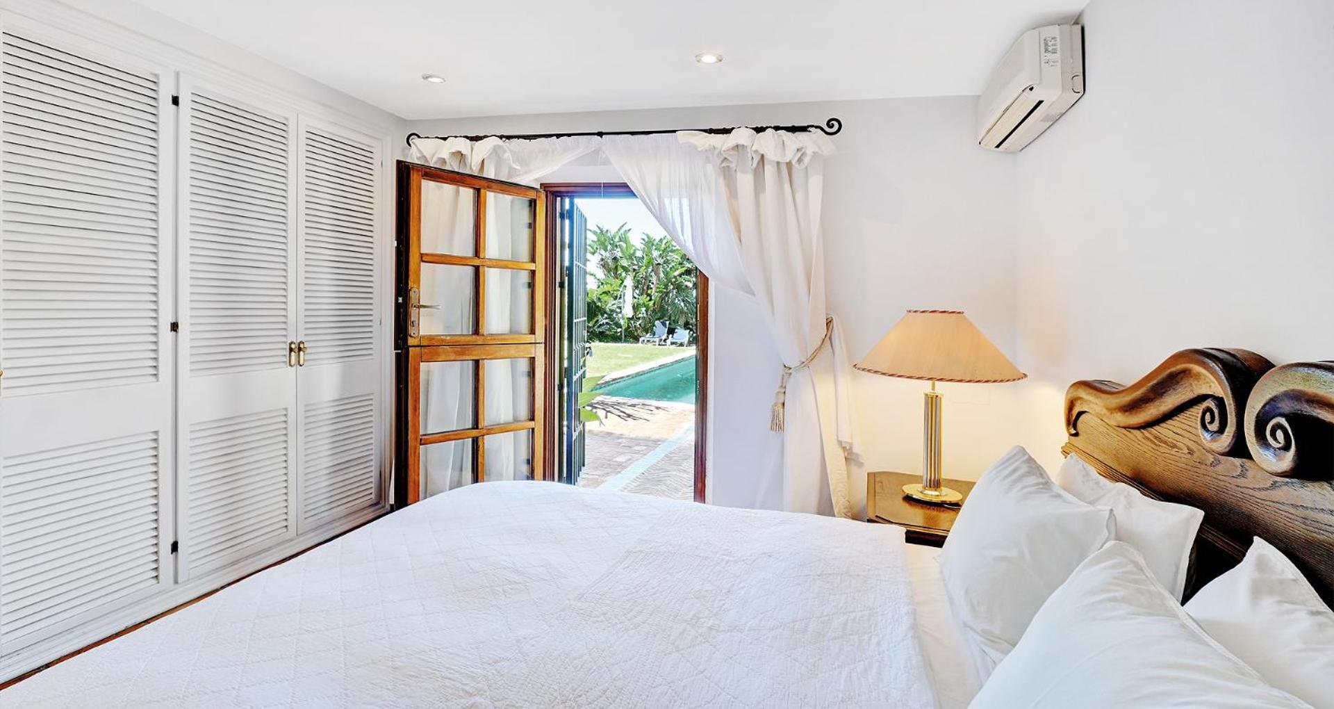 Apartment in elegant villa with pool in Marbella