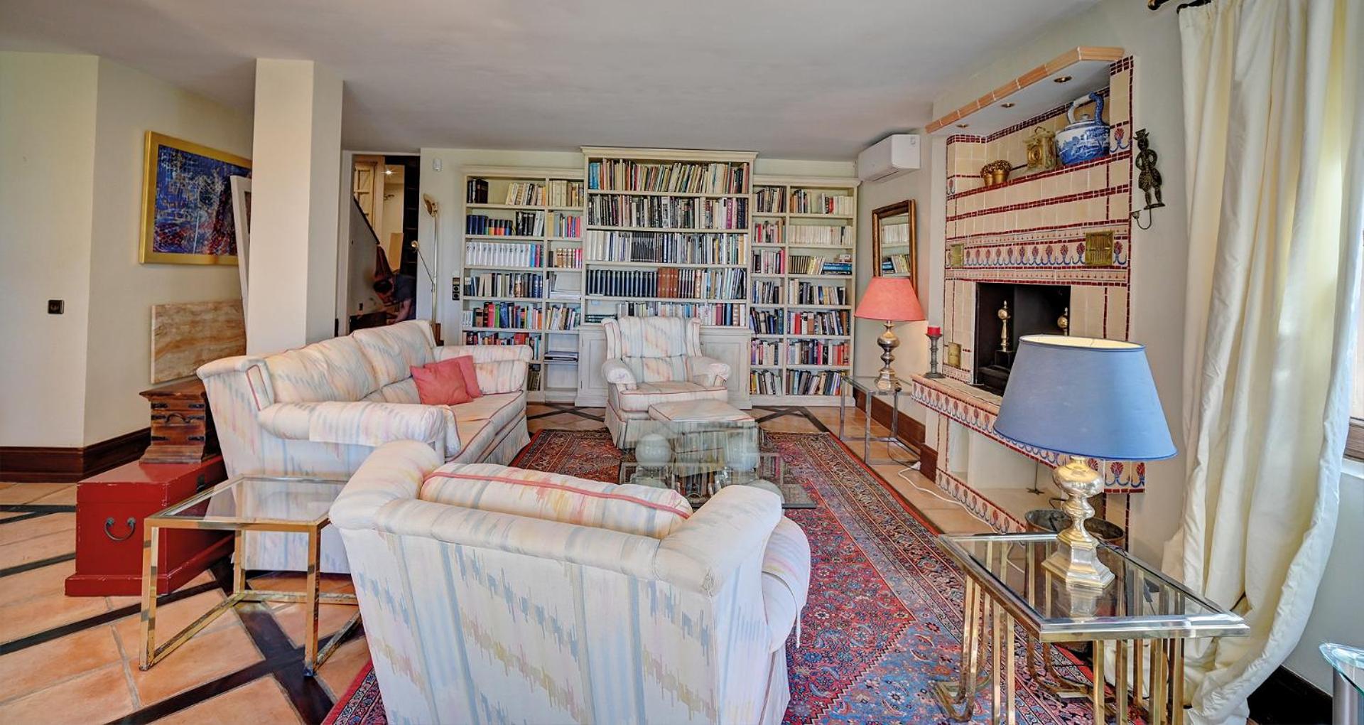 Apartment in elegant villa with pool in Marbella