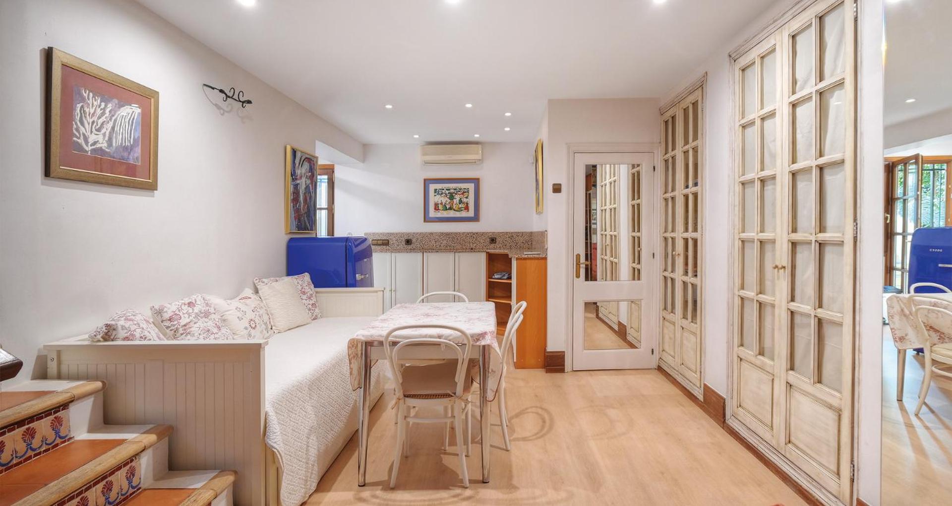 Apartment in elegant villa with pool in Marbella