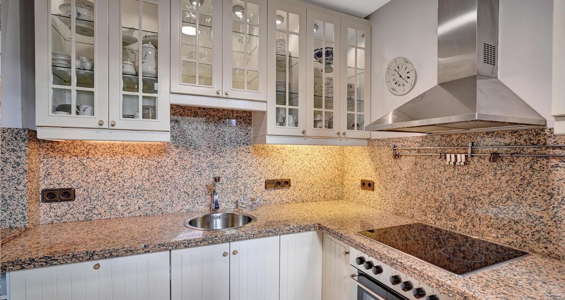 Apartment in elegant villa with pool in Marbella