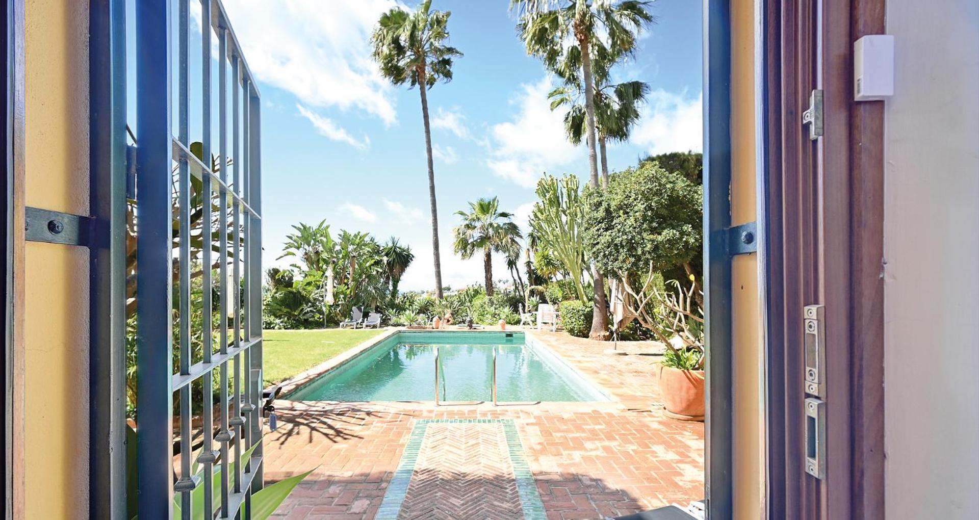 Apartment in elegant villa with pool in Marbella