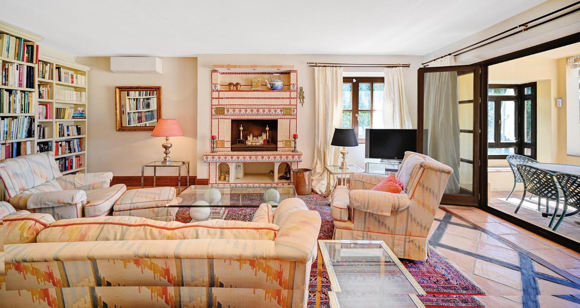 Apartment in elegant villa with pool in Marbella