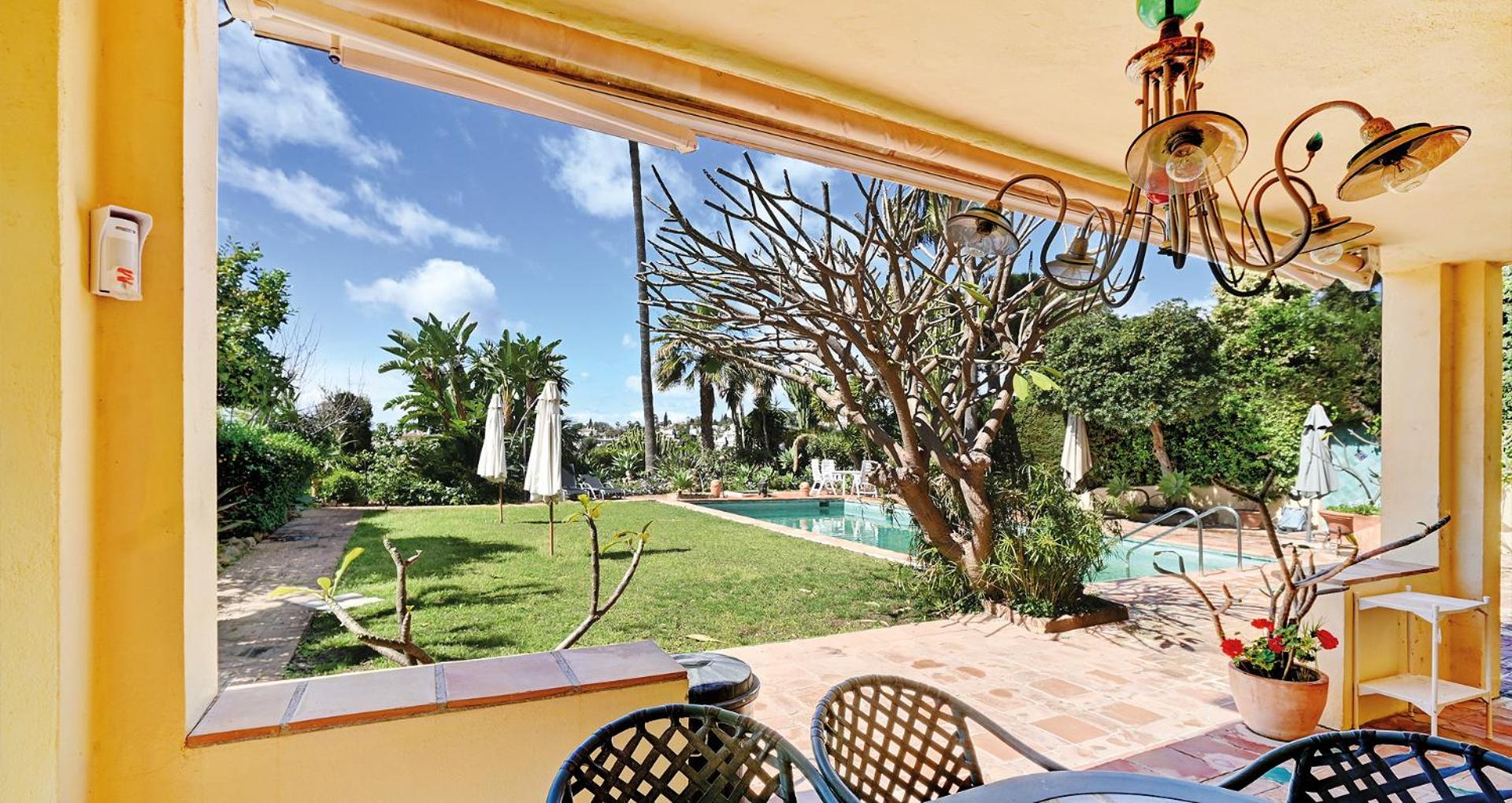 Apartment in elegant villa with pool in Marbella