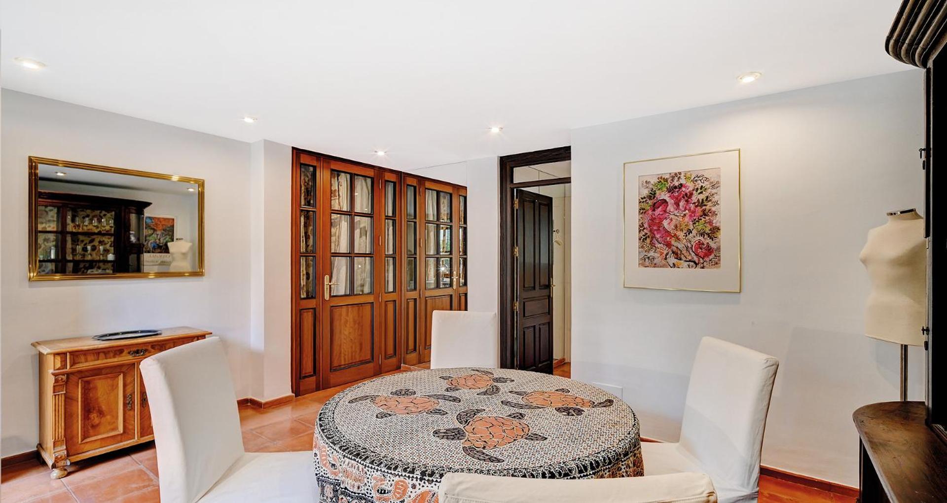 Apartment in elegant villa with pool in Marbella
