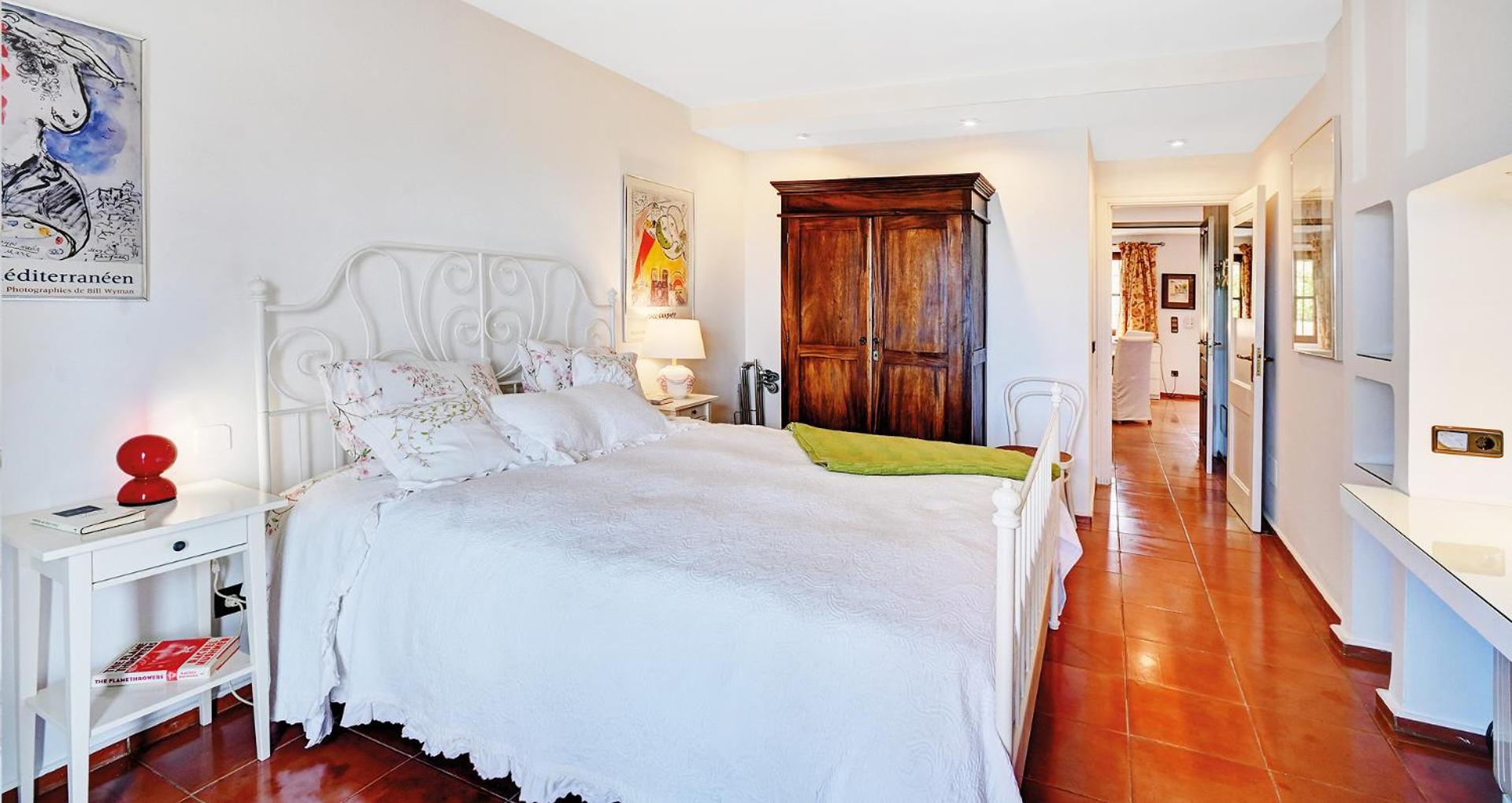Apartment in elegant villa with pool in Marbella