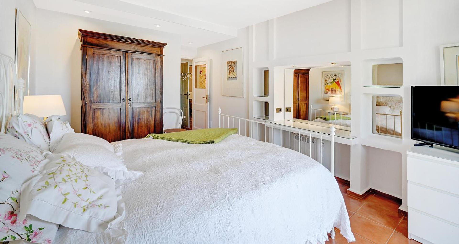 Apartment in elegant villa with pool in Marbella