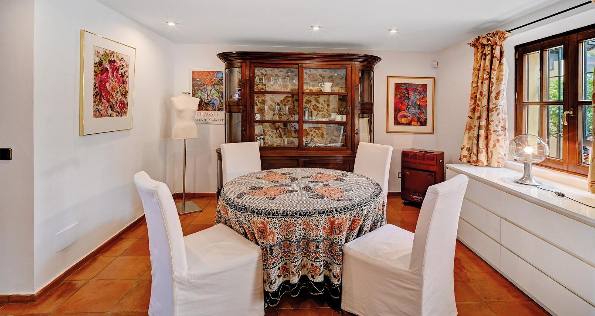 Apartment in elegant villa with pool in Marbella