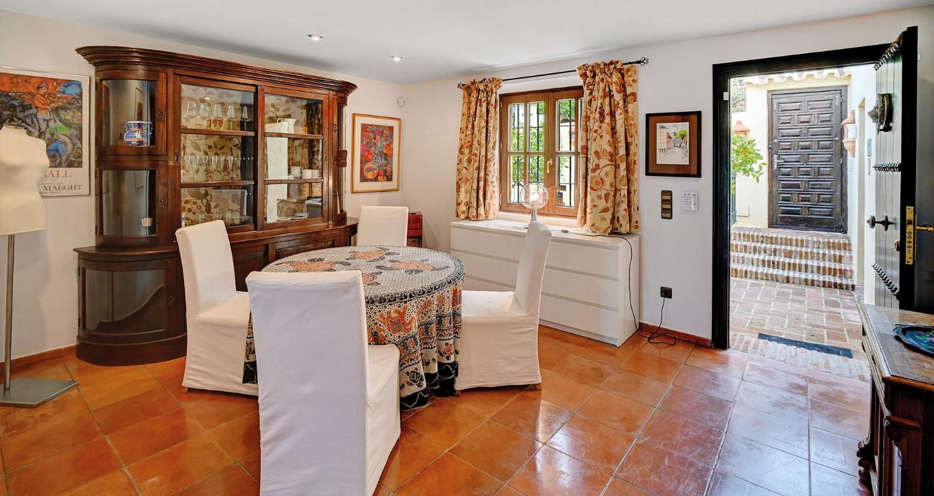 Apartment in elegant villa with pool in Marbella