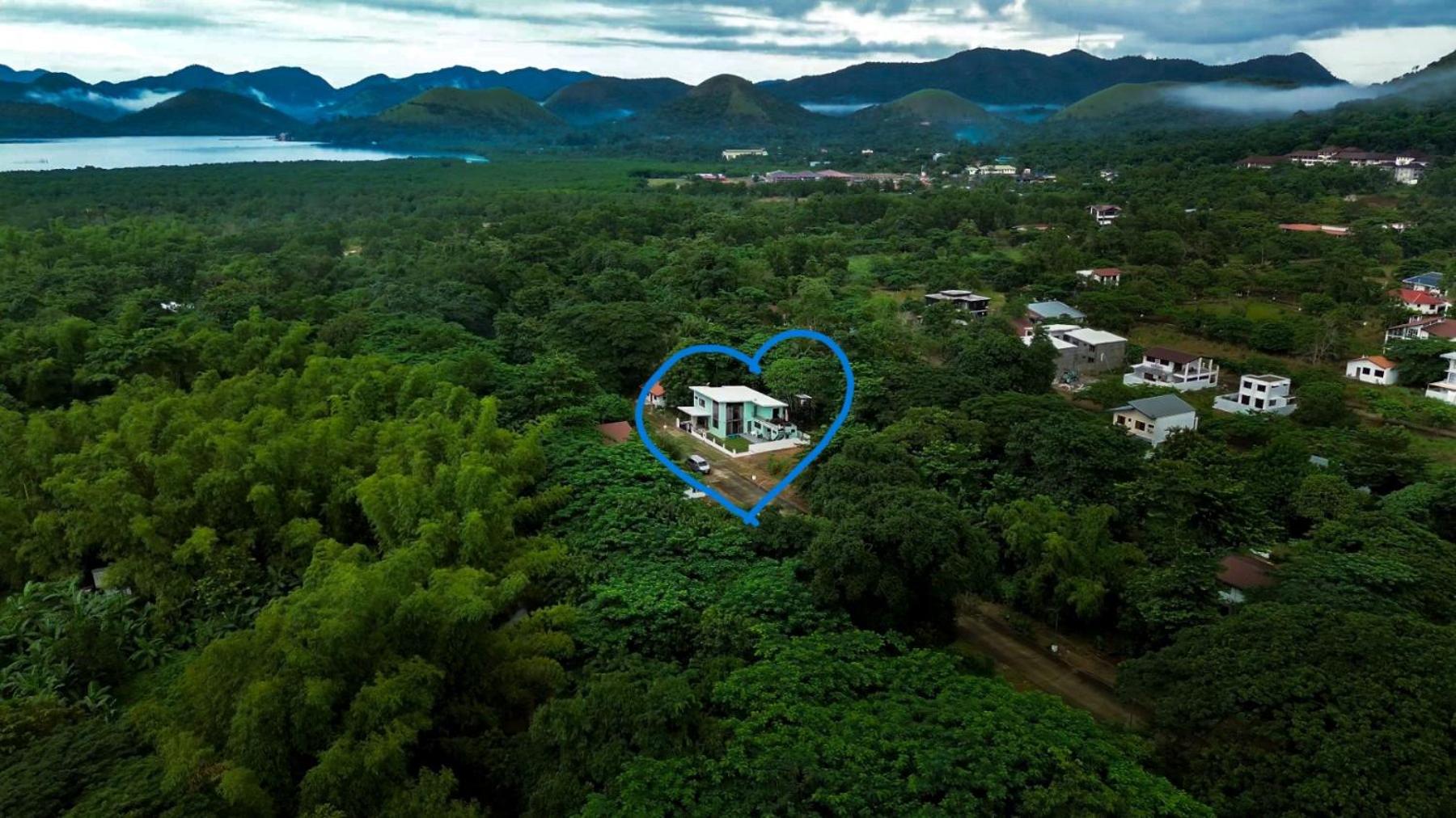 Adora's Place - Sleeps 16