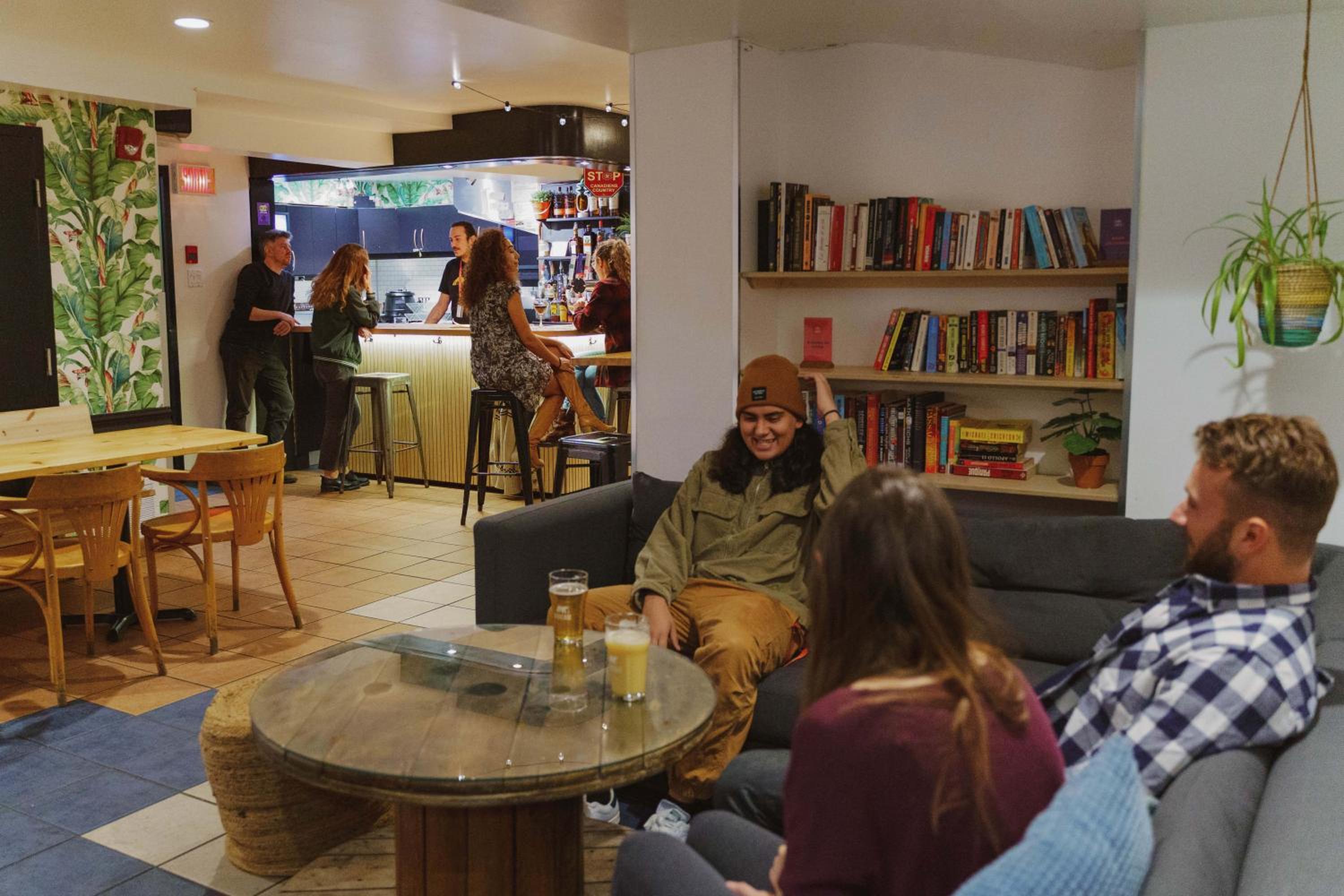 Auberge Saintlo Montréal Hostel