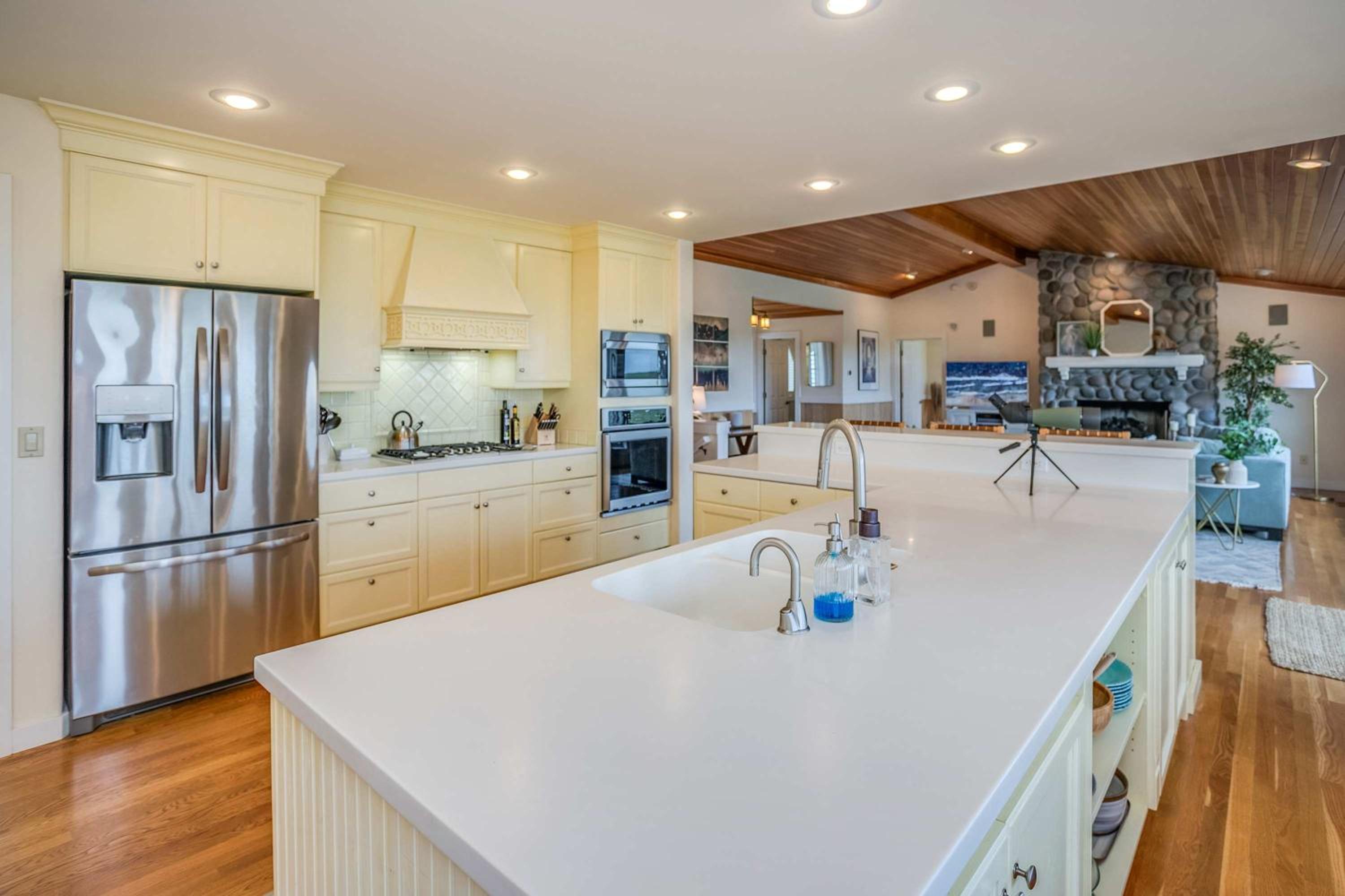 Elk Ridge - Lux oceanfront family retreat view 4