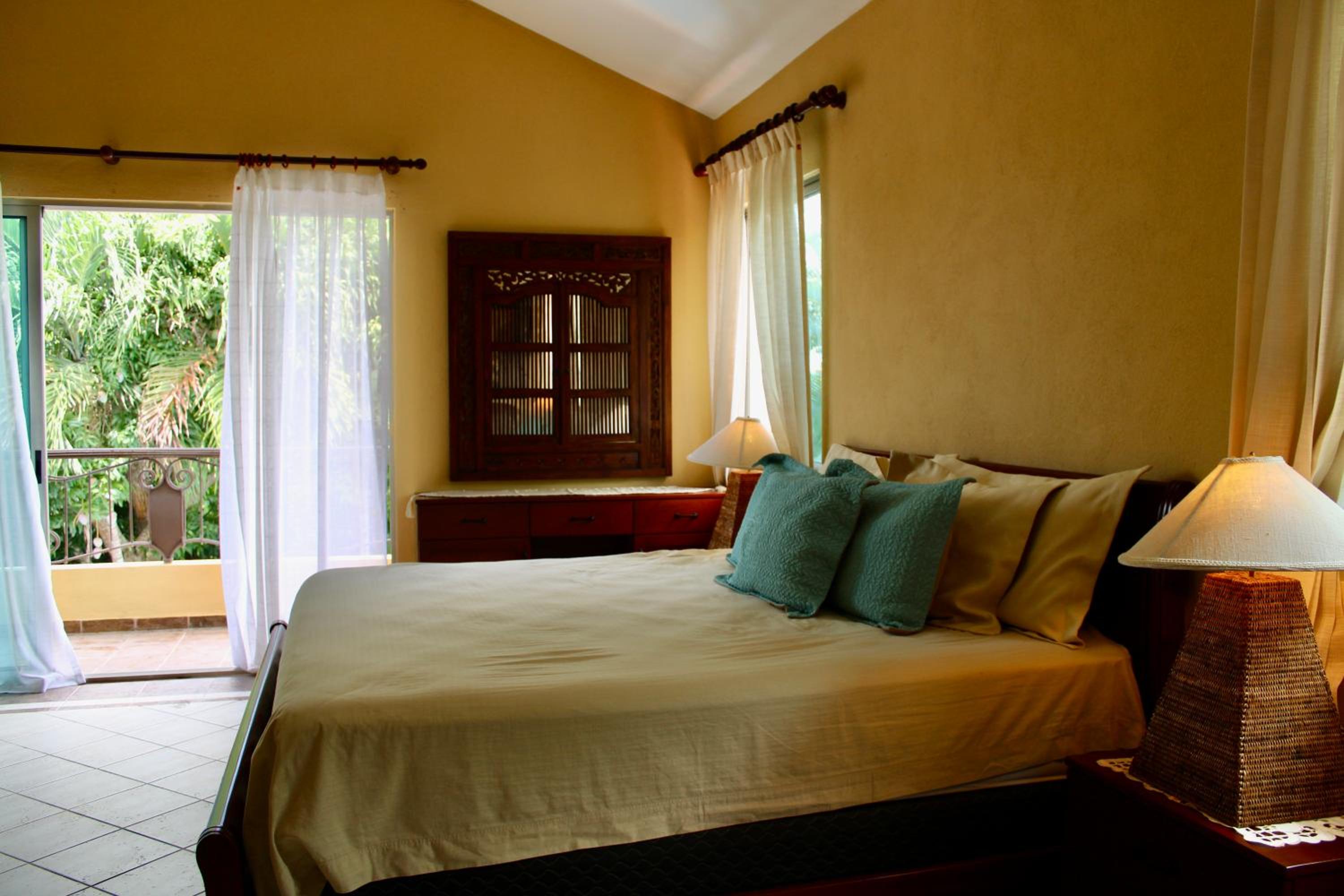 Villa-Agapito GuavaberryJuanDolio-11Px-3BR-5Bds-WiFi-BBQ-PrivatePool view 4