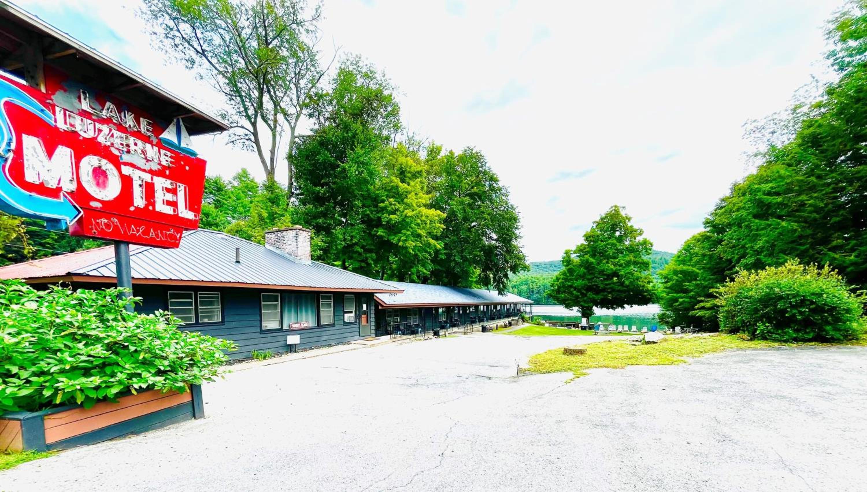 Hotel Motel Luzerne - Image 1