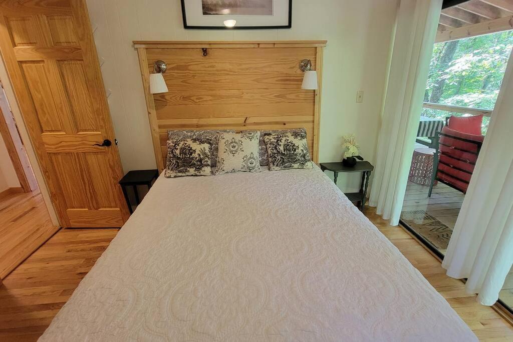 Hickory Ridge - HotTub - GSMNP, NOC, Train and Fontana Lake view 4