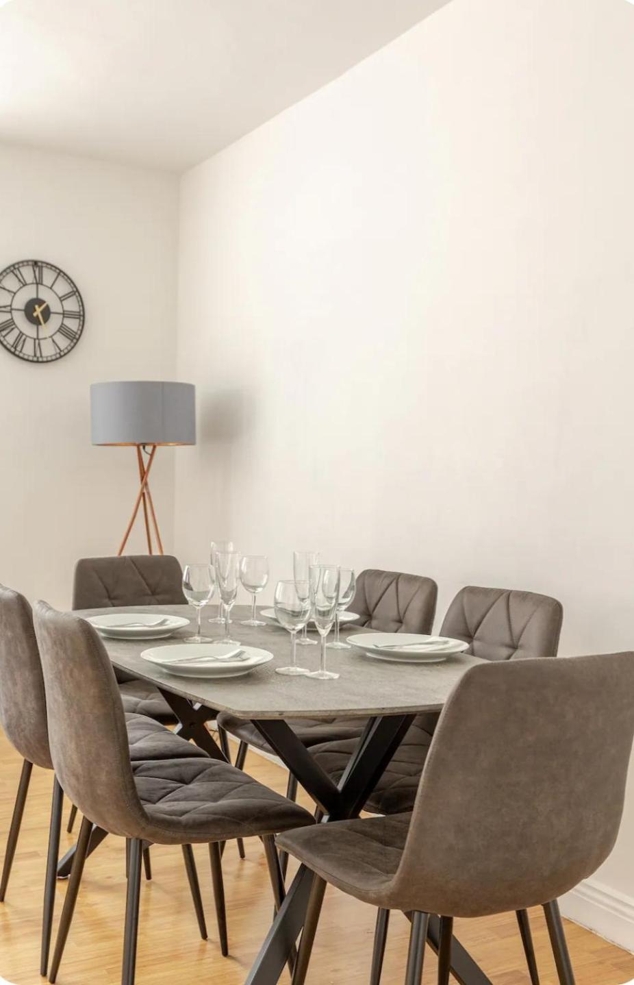 Spacious Two Bedroom Apartment in Battersea, Free Parking