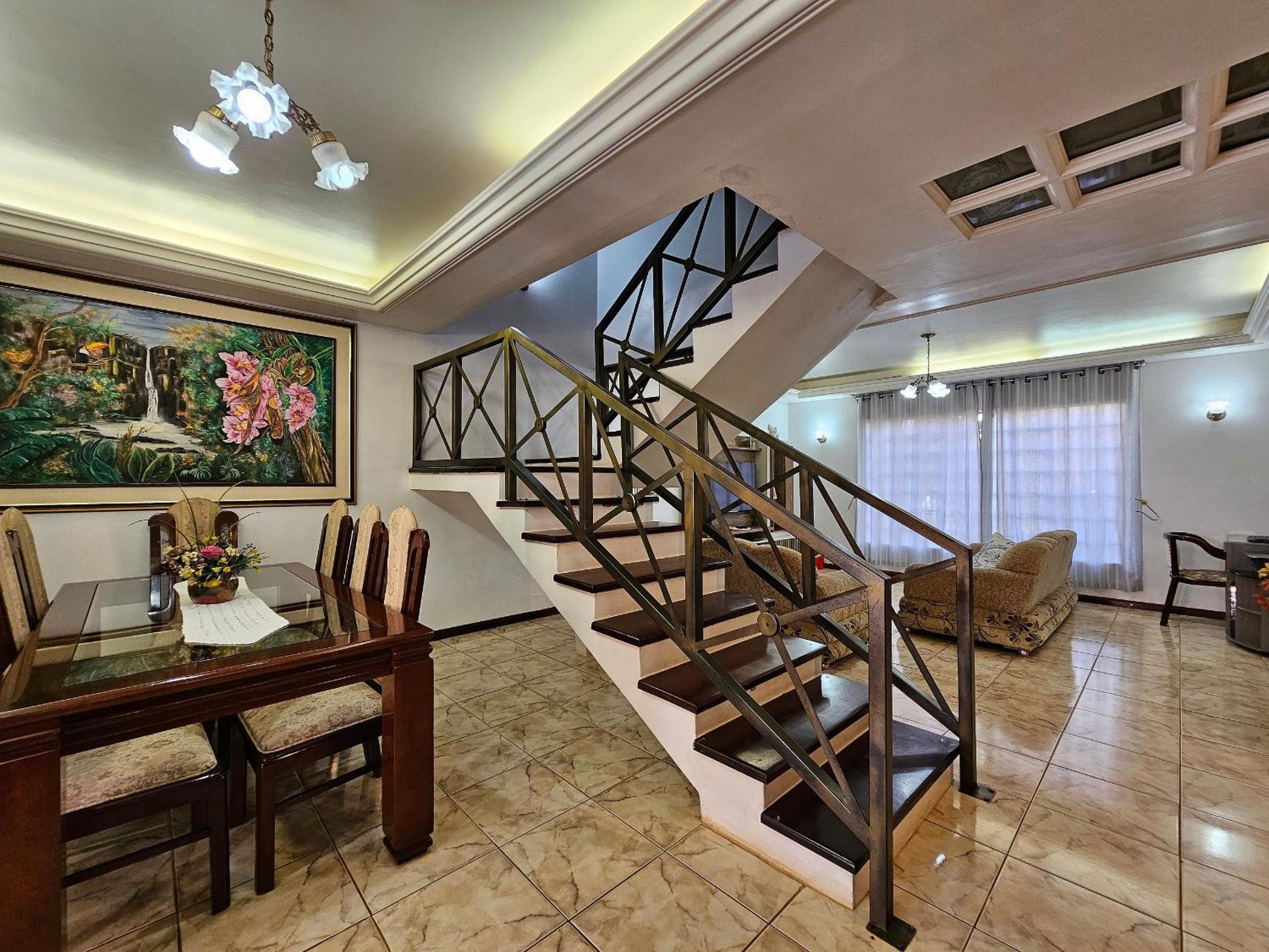 House with Pool near Attractions / Wi-Fi / Garage