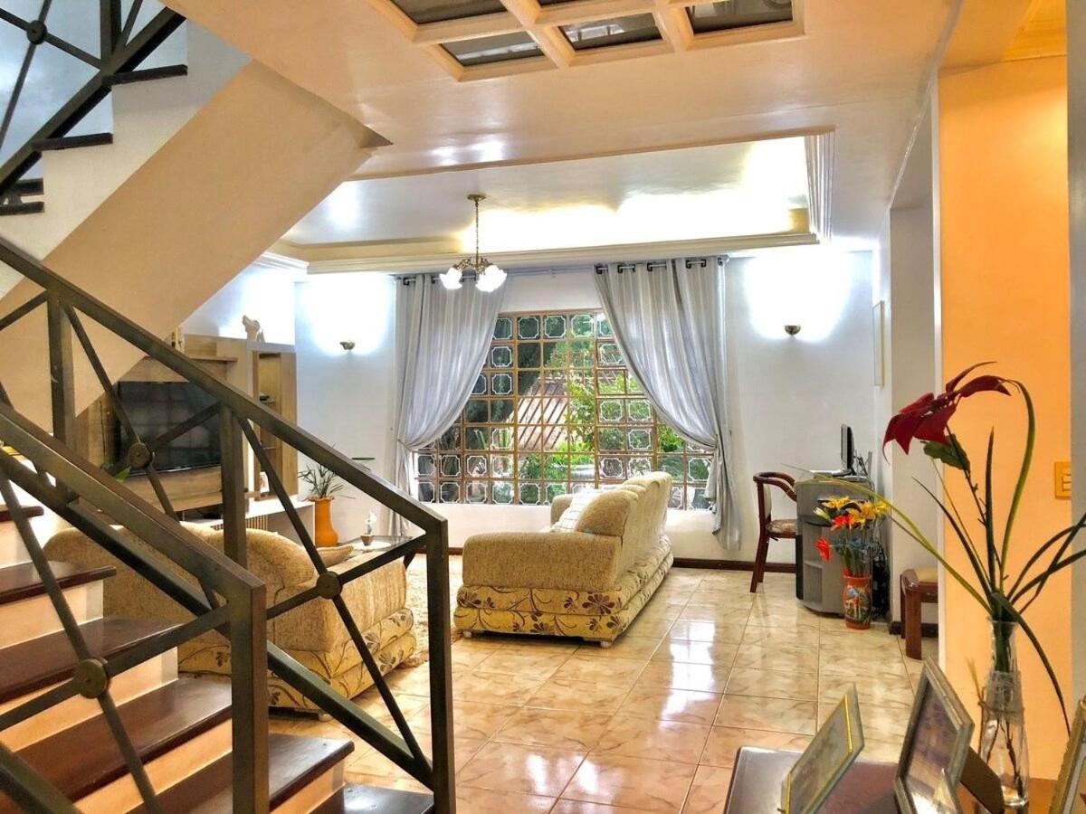 House with Pool near Attractions / Wi-Fi / Garage
