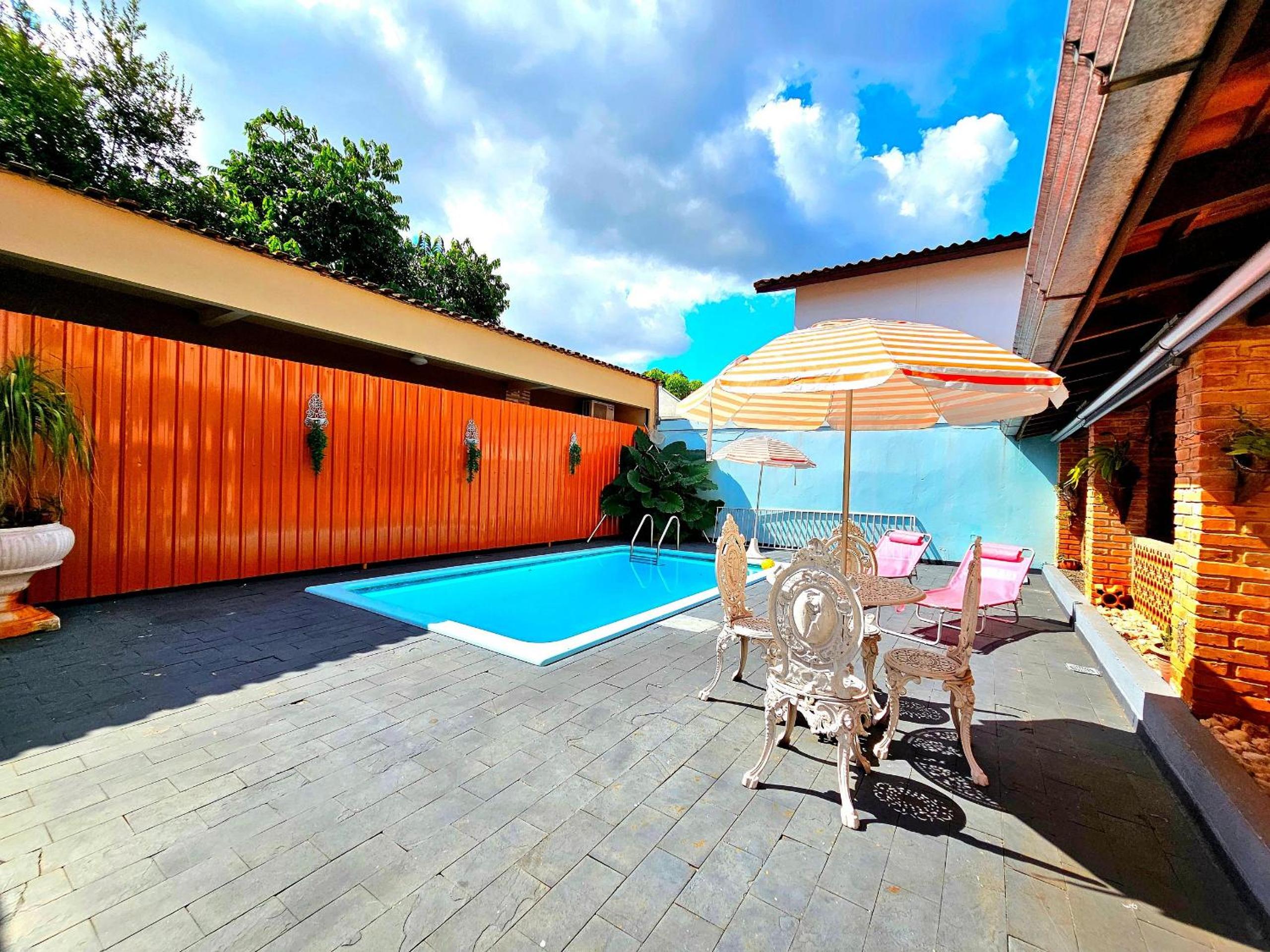 House with Pool near Attractions / Wi-Fi / Garage