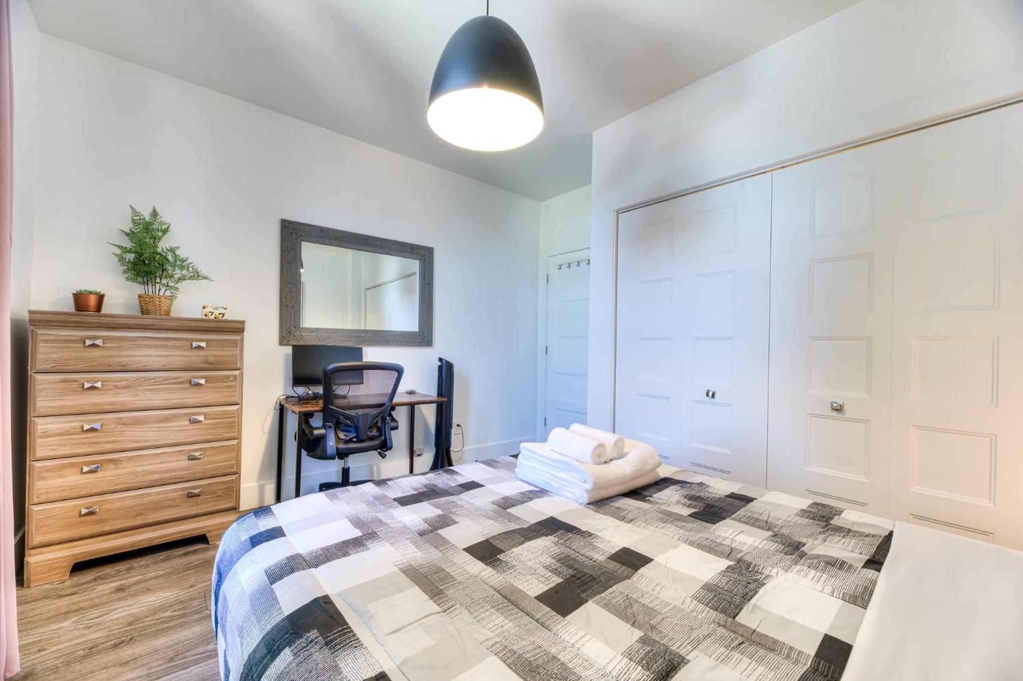 Chic St-Denis Modern & Comfortable Wifi AC