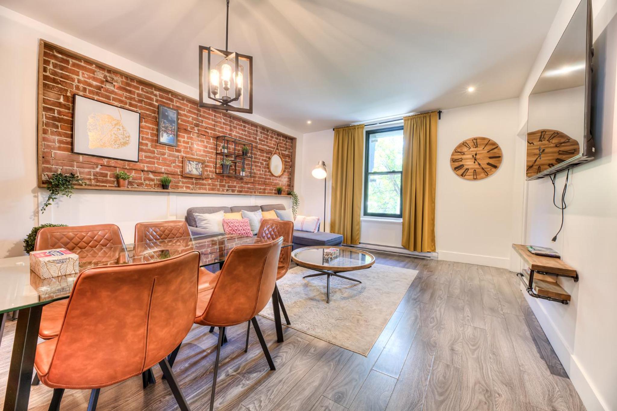 Chic St-Denis Modern & Comfortable Wifi AC