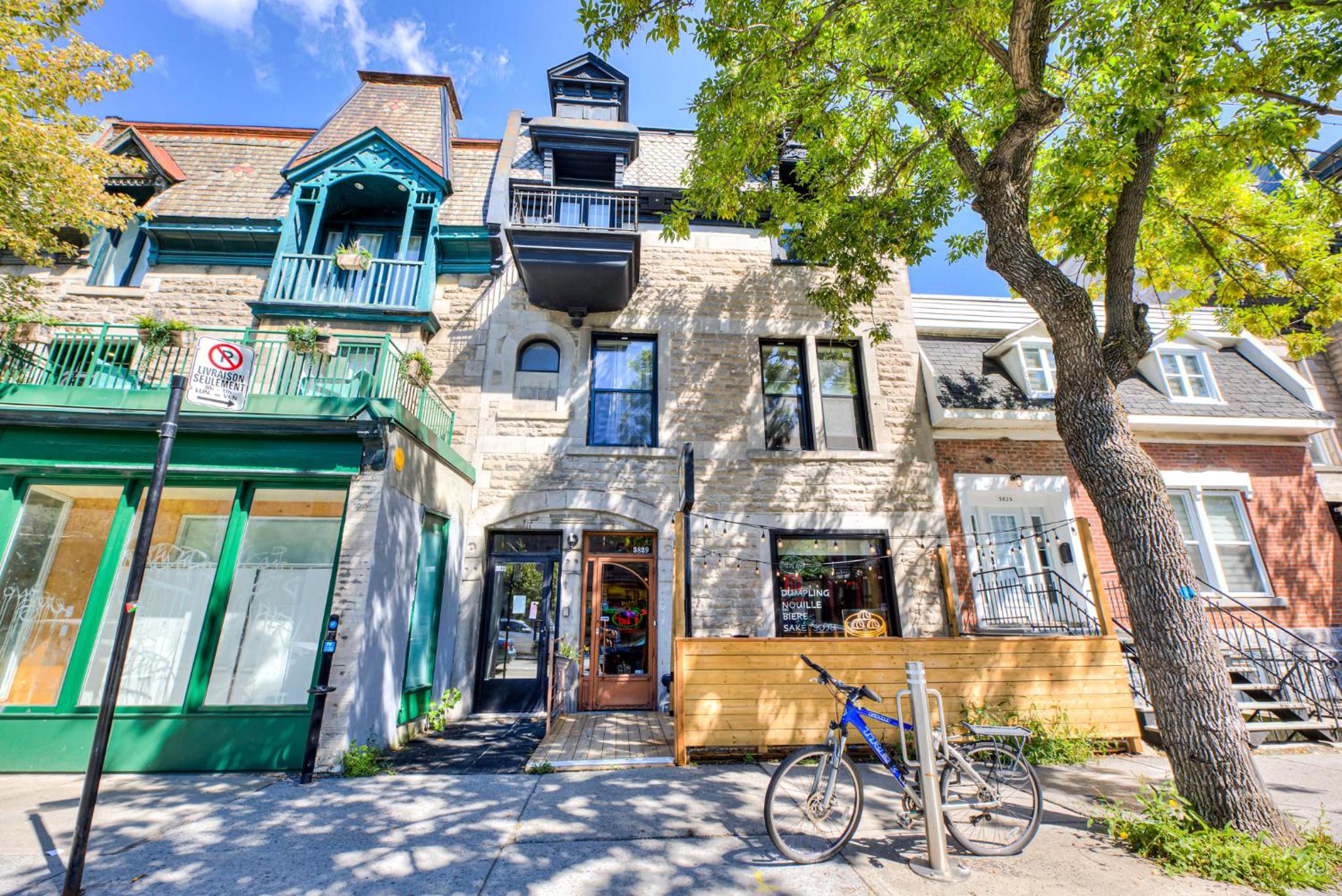 Chic St-Denis Modern & Comfortable Wifi AC