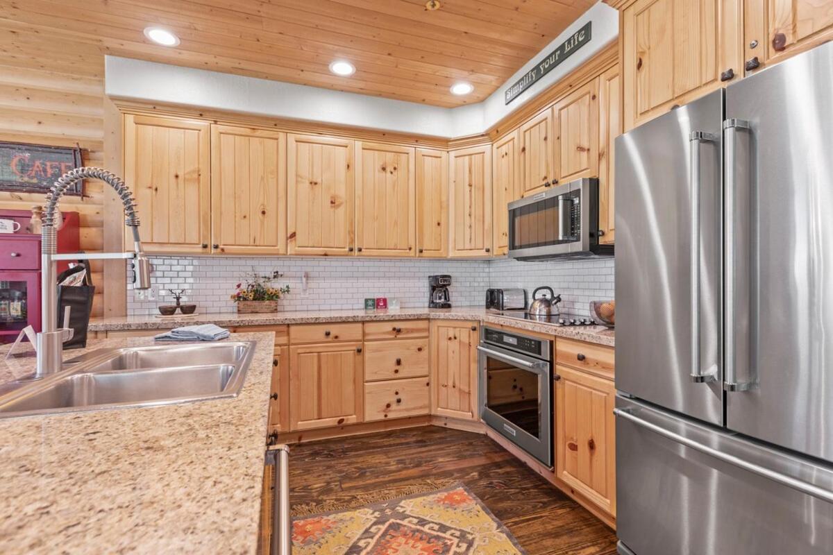 Deer Valley - Hot Tub, Cabin Vibes, Great Views! view 3